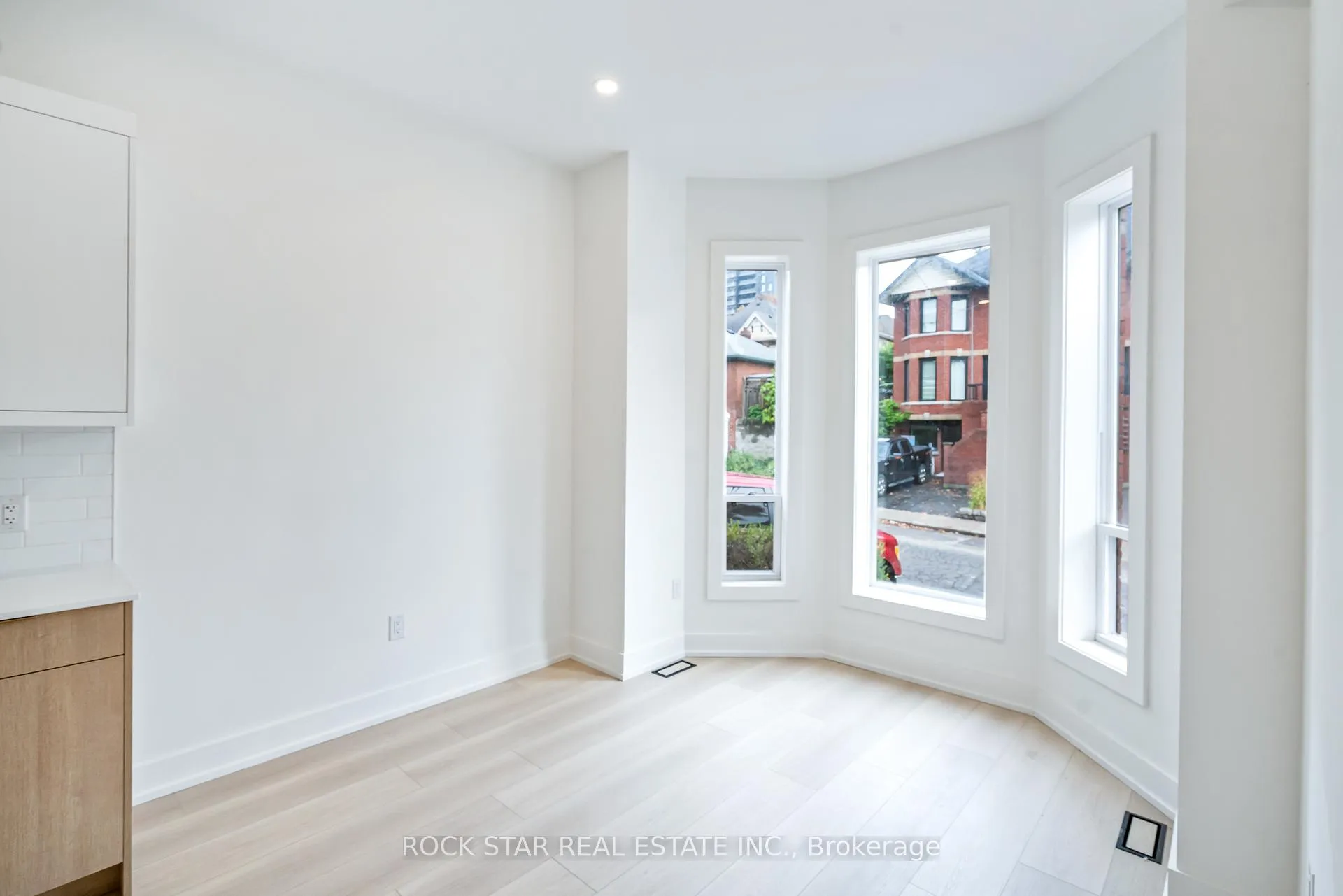 Photo 19 of 42 Ray Street S, Hamilton, Strathcona — HOMEH
