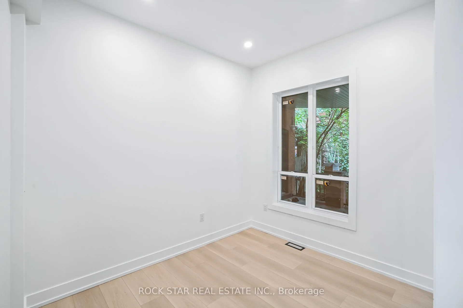 Photo 22 of 42 Ray Street S, Hamilton, Strathcona — HOMEH