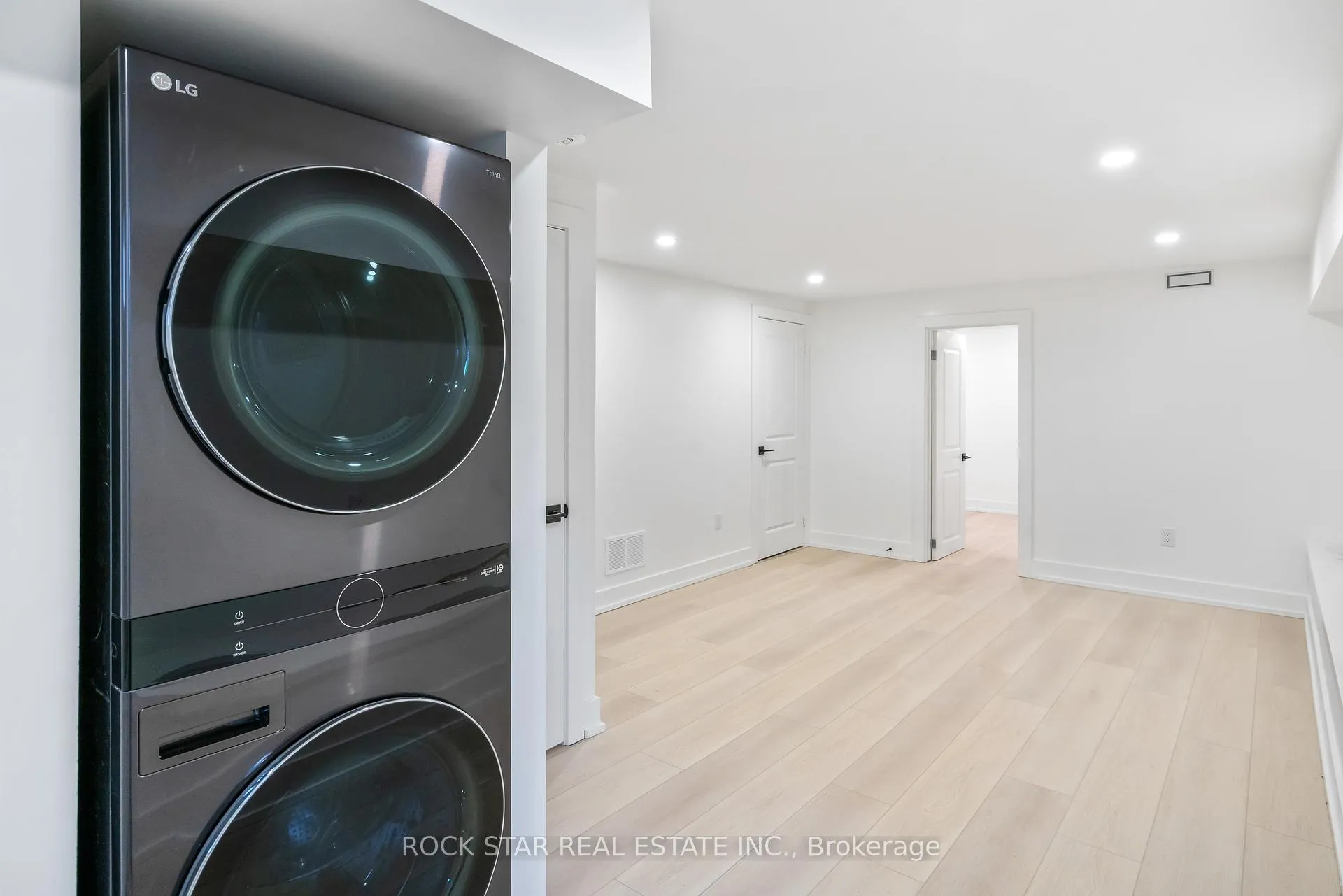 Photo 24 of 42 Ray Street S, Hamilton, Strathcona — HOMEH