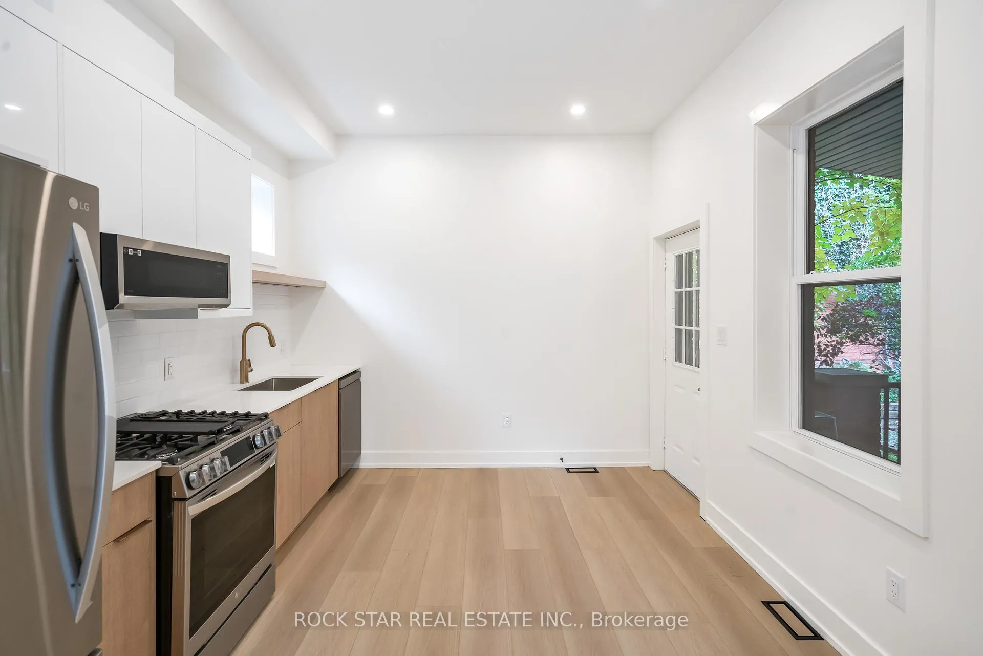 Photo 33 of 42 Ray Street S, Hamilton, Strathcona — HOMEH