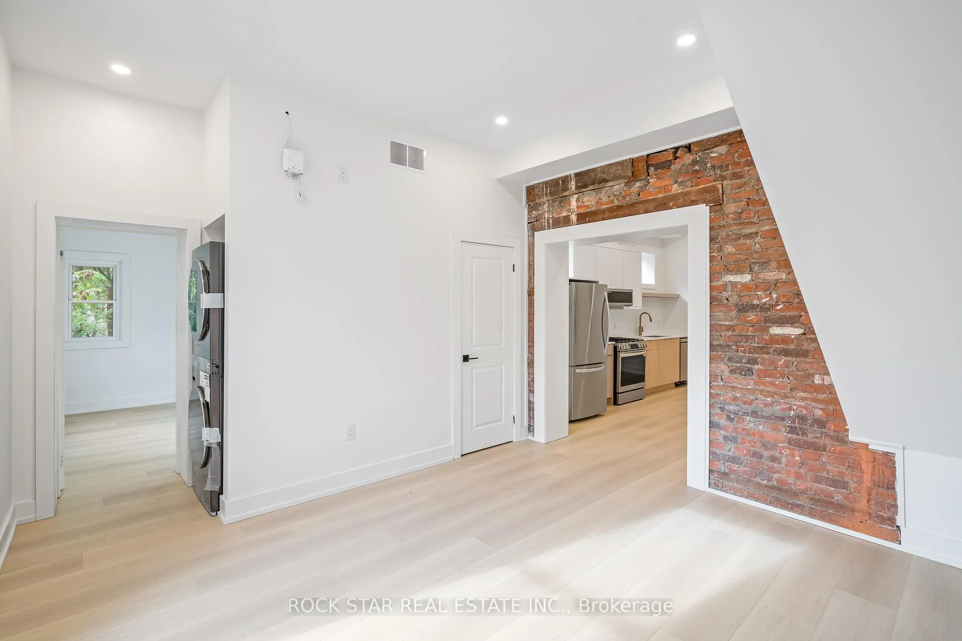 Photo 34 of 42 Ray Street S, Hamilton, Strathcona — HOMEH