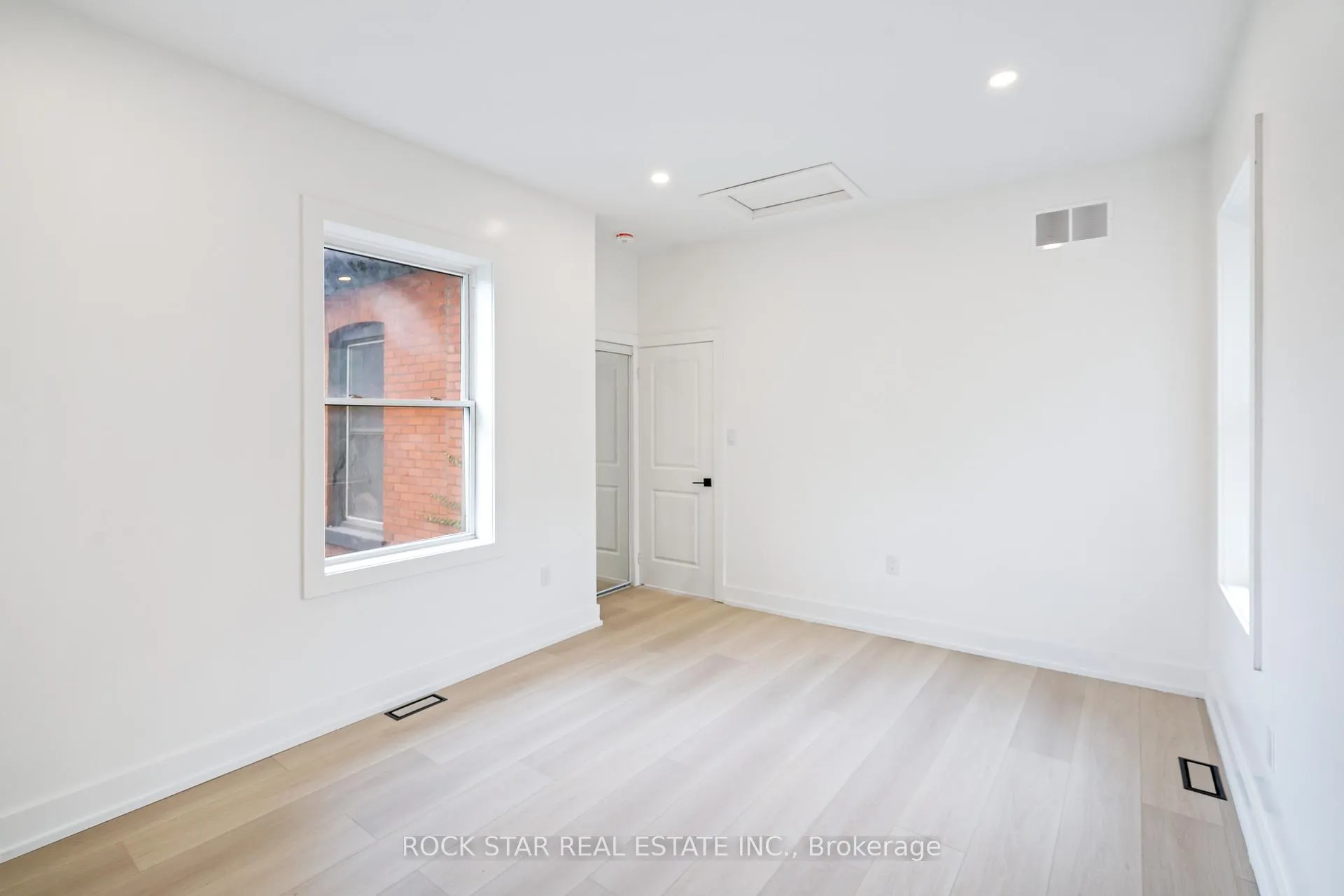Photo 35 of 42 Ray Street S, Hamilton, Strathcona — HOMEH