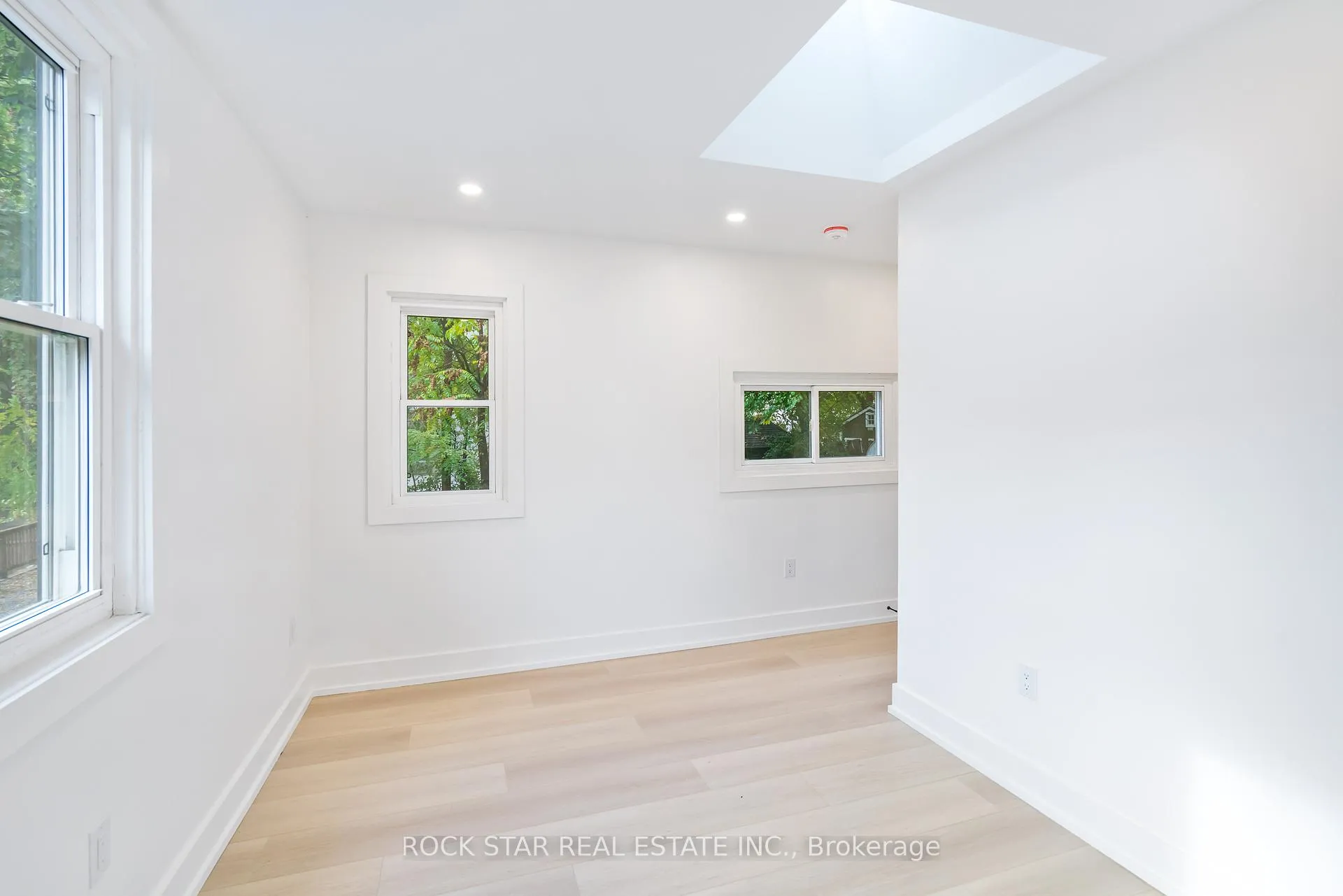 Photo 37 of 42 Ray Street S, Hamilton, Strathcona — HOMEH