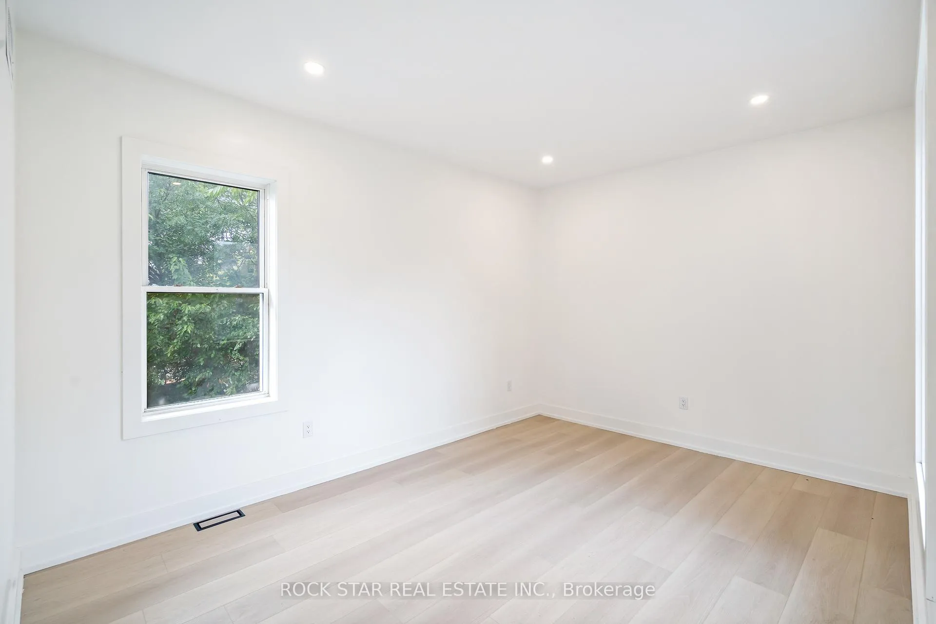 Photo 43 of 42 Ray Street S, Hamilton, Strathcona — HOMEH