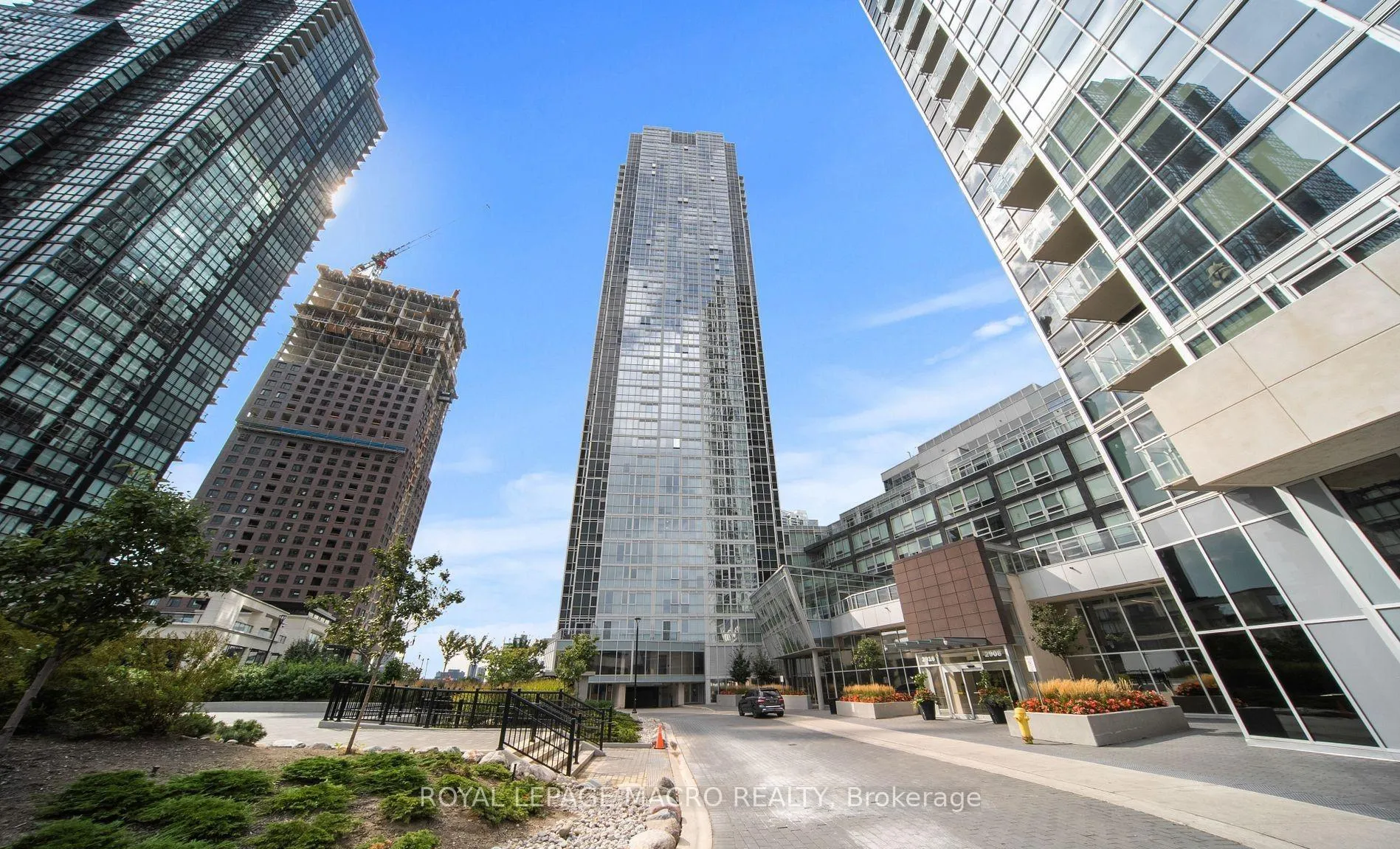 Photo 2 of Unit 309, 2916 Highway 7, Vaughan, Concord — HOMEH