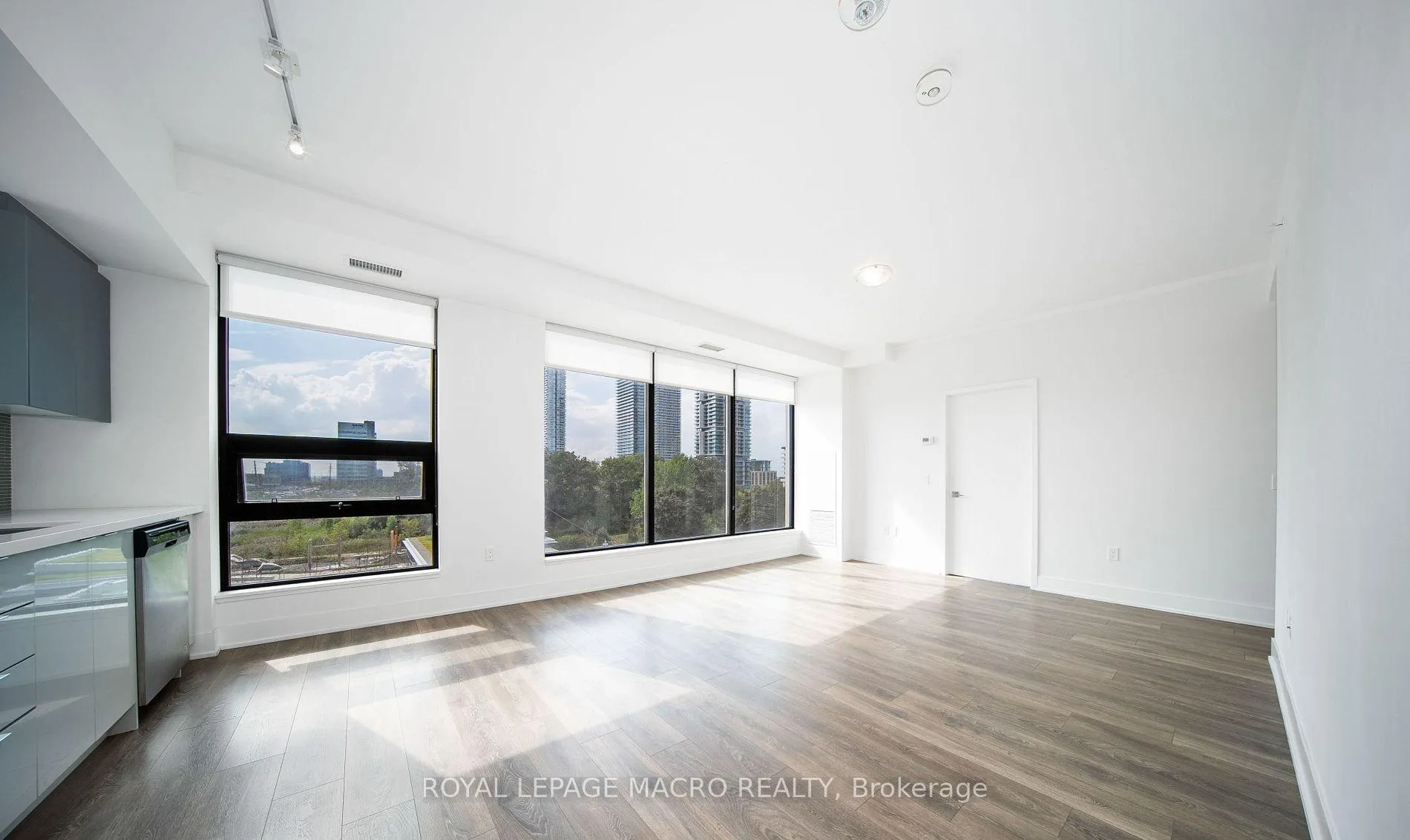 Photo 7 of Unit 309, 2916 Highway 7, Vaughan, Concord — HOMEH