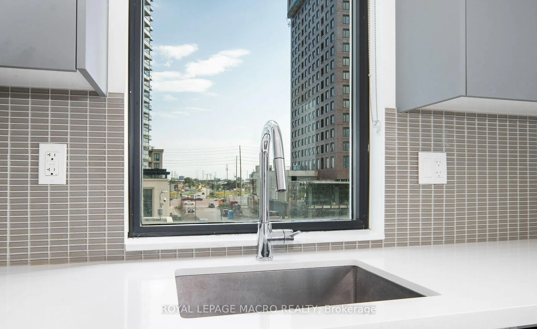Photo 13 of Unit 309, 2916 Highway 7, Vaughan, Concord — HOMEH
