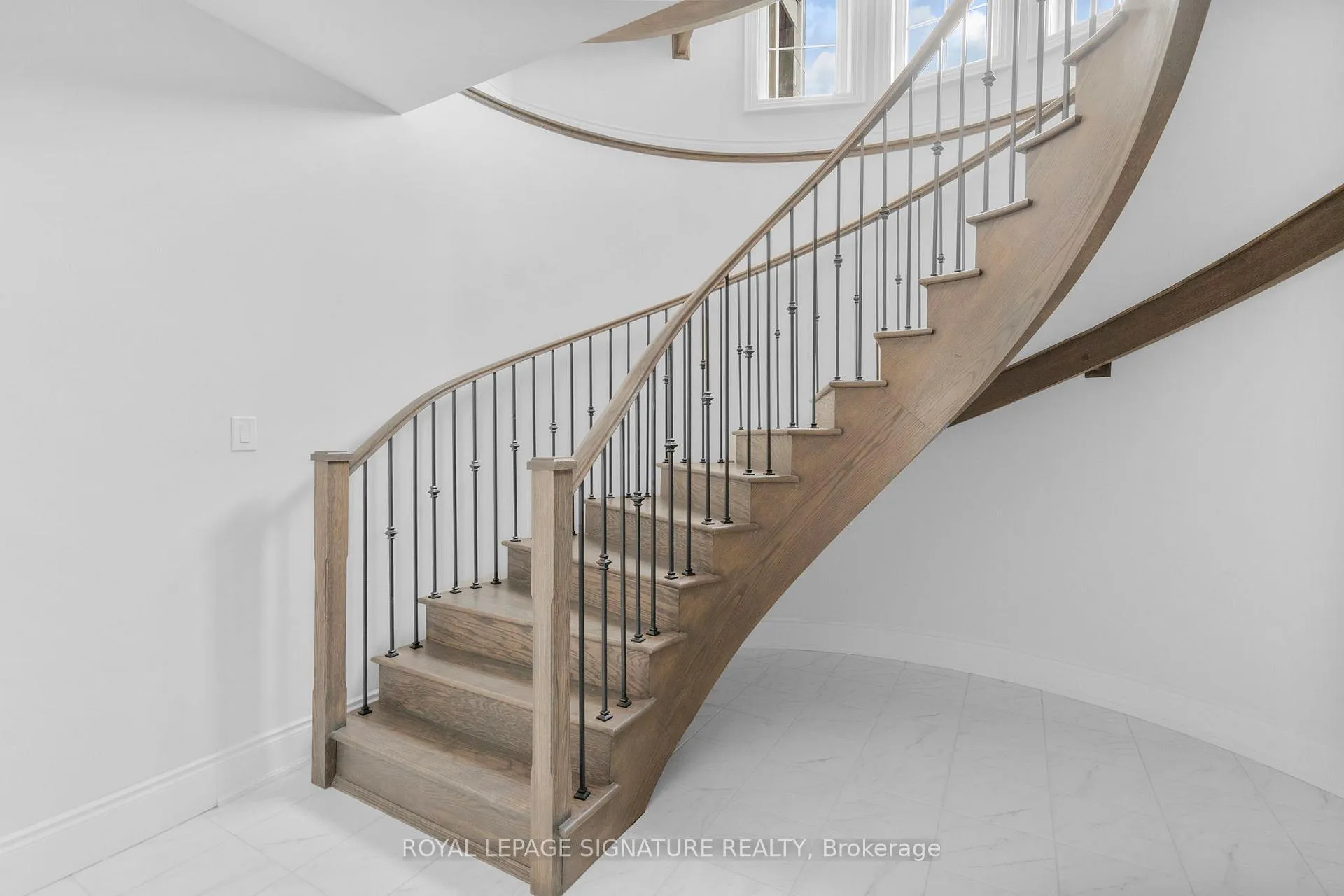 Photo 5 of 28 Lake Lenora Avenue, King, Nobleton — HOMEH