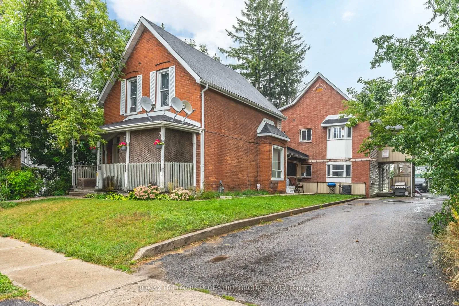 Front of 81 Innisfil Street