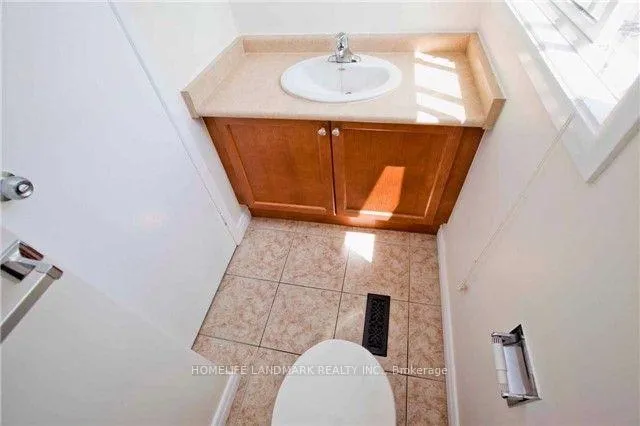 Photo 10 of 16 New Port Way, Markham, Thornhill — HOMEH