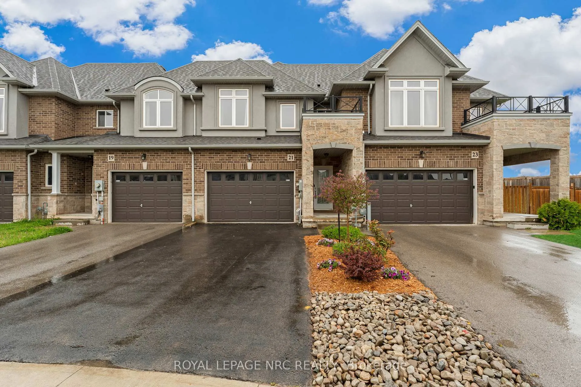 Photo 1 of 21 Pinot Crescent, Hamilton, Stoney Creek — HOMEH