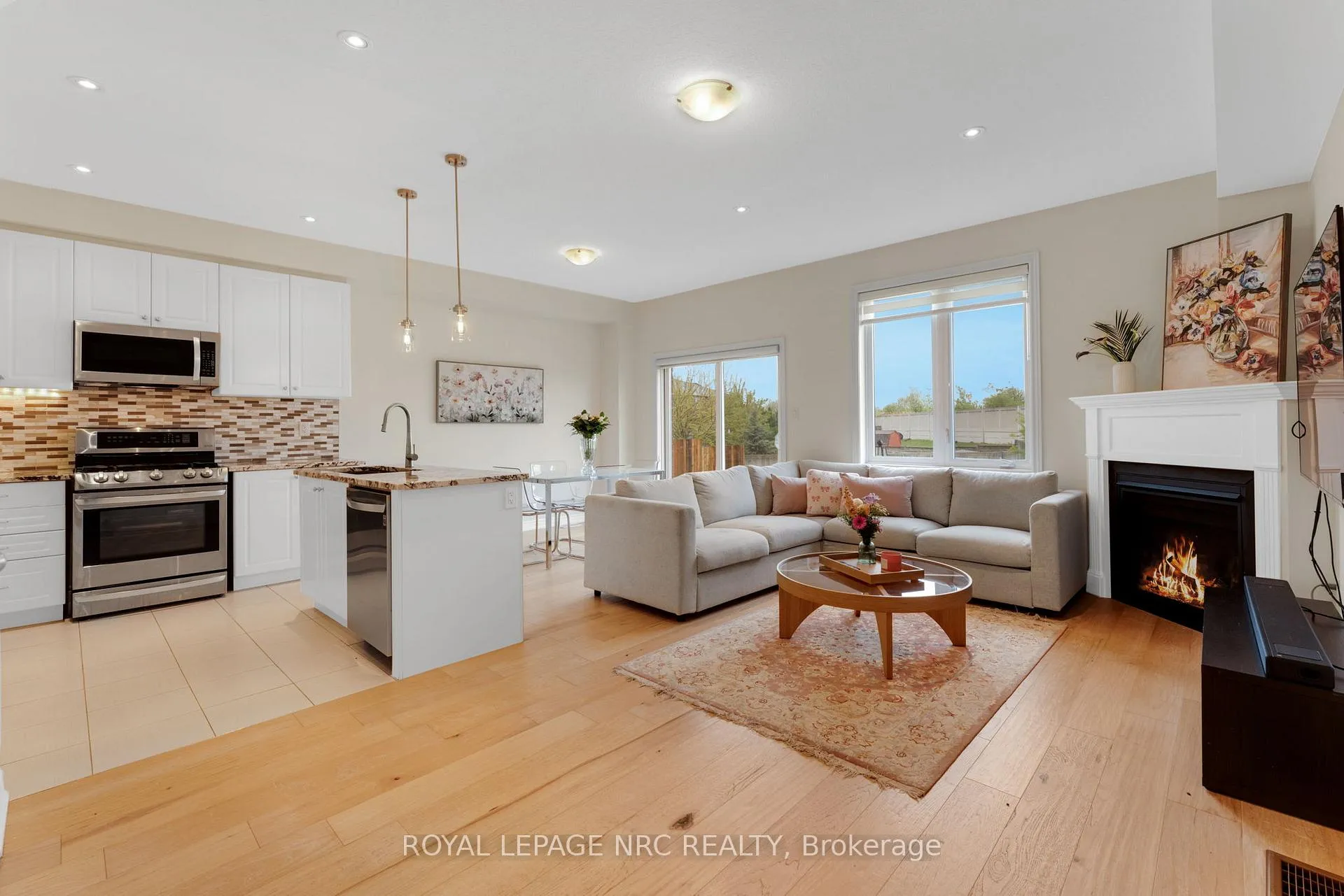 Photo 5 of 21 Pinot Crescent, Hamilton, Stoney Creek — HOMEH
