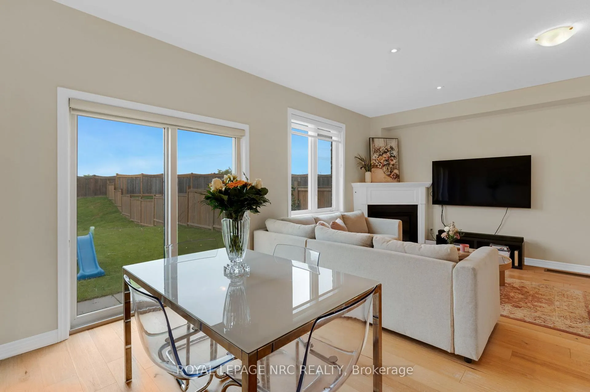 Photo 12 of 21 Pinot Crescent, Hamilton, Stoney Creek — HOMEH
