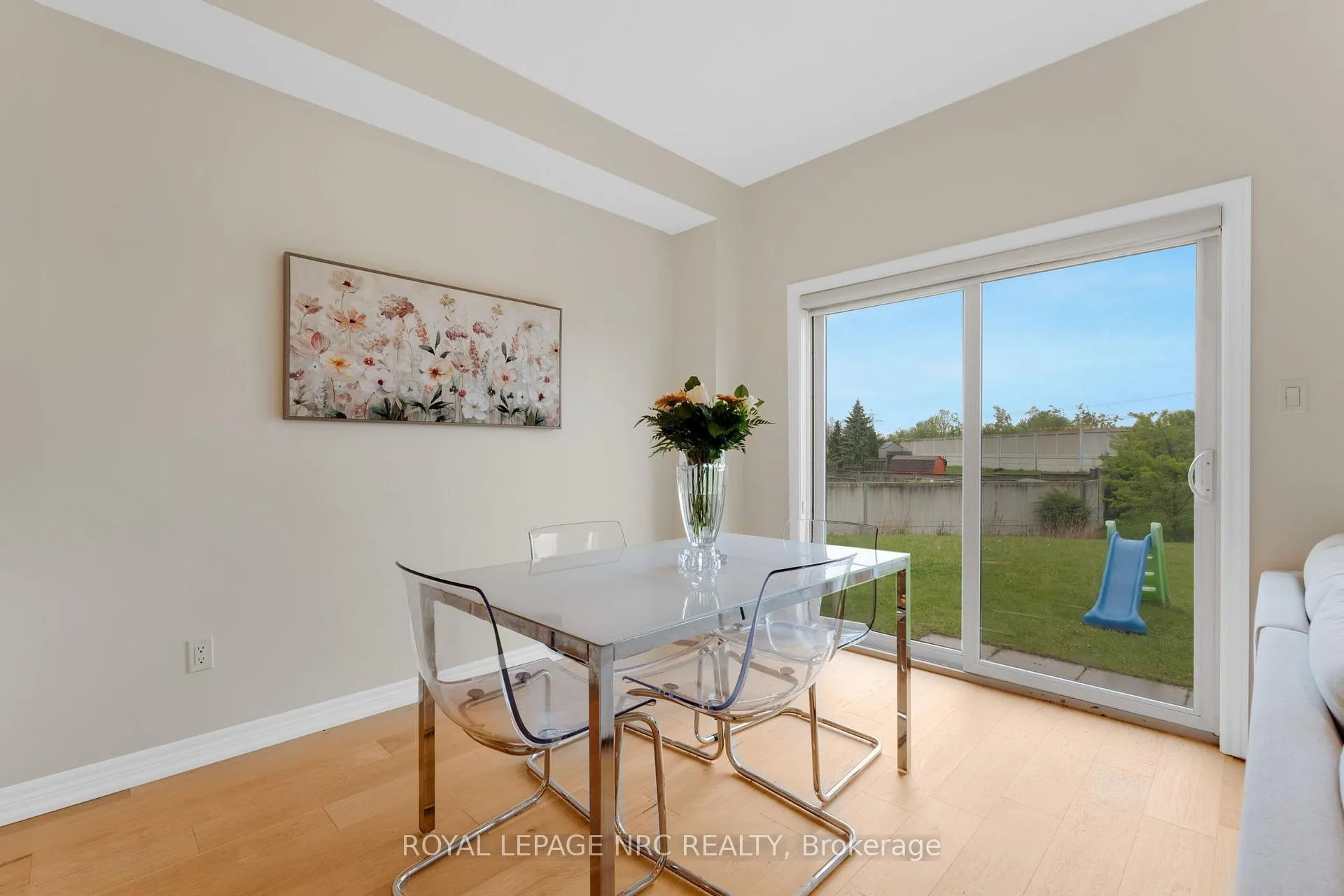 Photo 14 of 21 Pinot Crescent, Hamilton, Stoney Creek — HOMEH