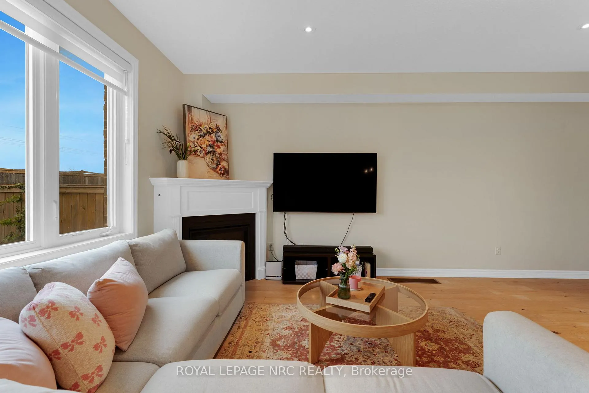 Photo 15 of 21 Pinot Crescent, Hamilton, Stoney Creek — HOMEH