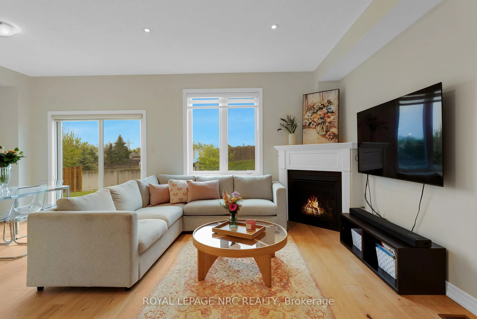 Photo 16 of 21 Pinot Crescent, Hamilton, Stoney Creek — HOMEH