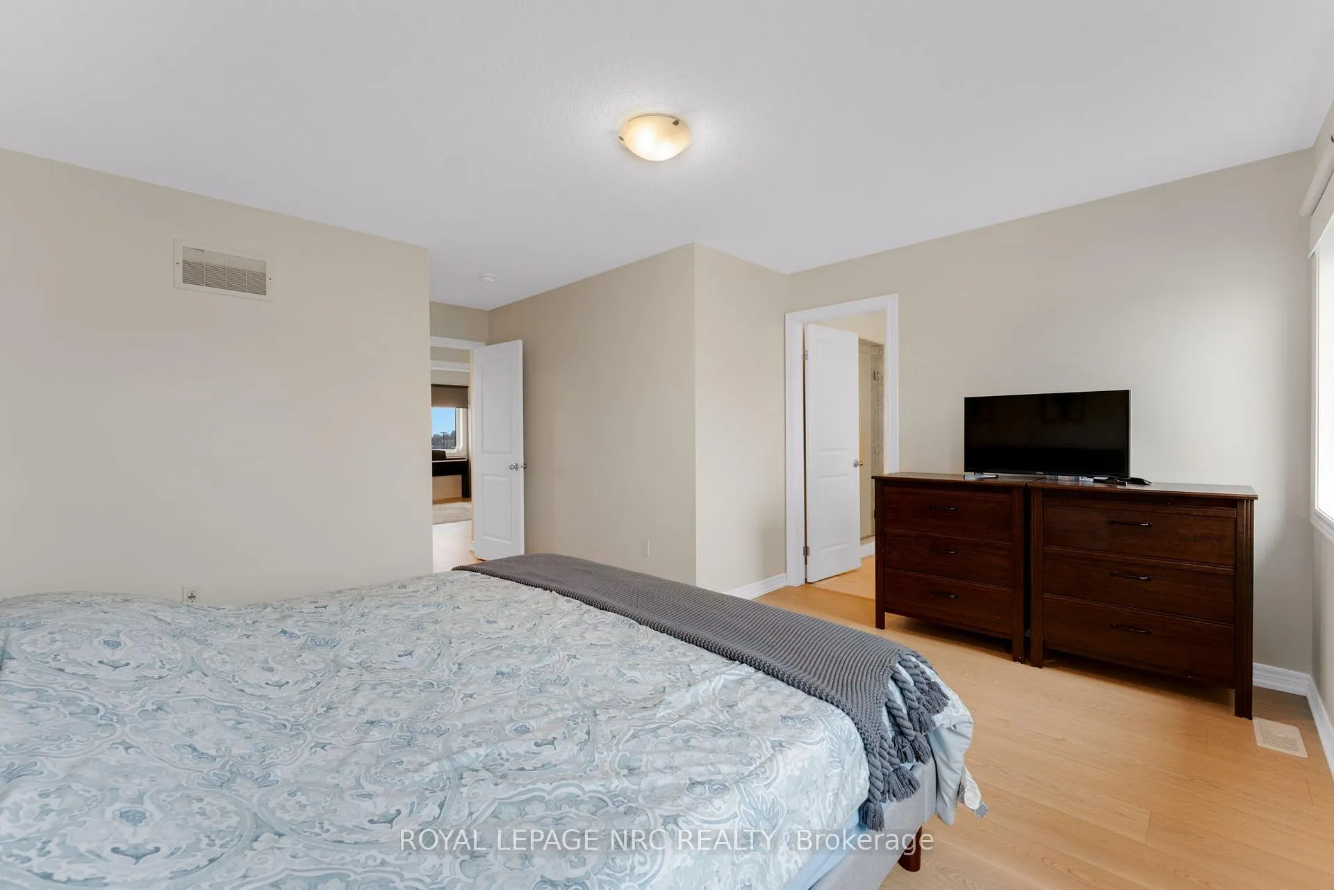 Photo 23 of 21 Pinot Crescent, Hamilton, Stoney Creek — HOMEH