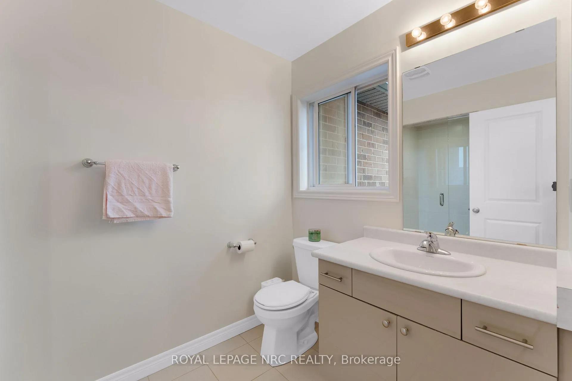 Photo 24 of 21 Pinot Crescent, Hamilton, Stoney Creek — HOMEH
