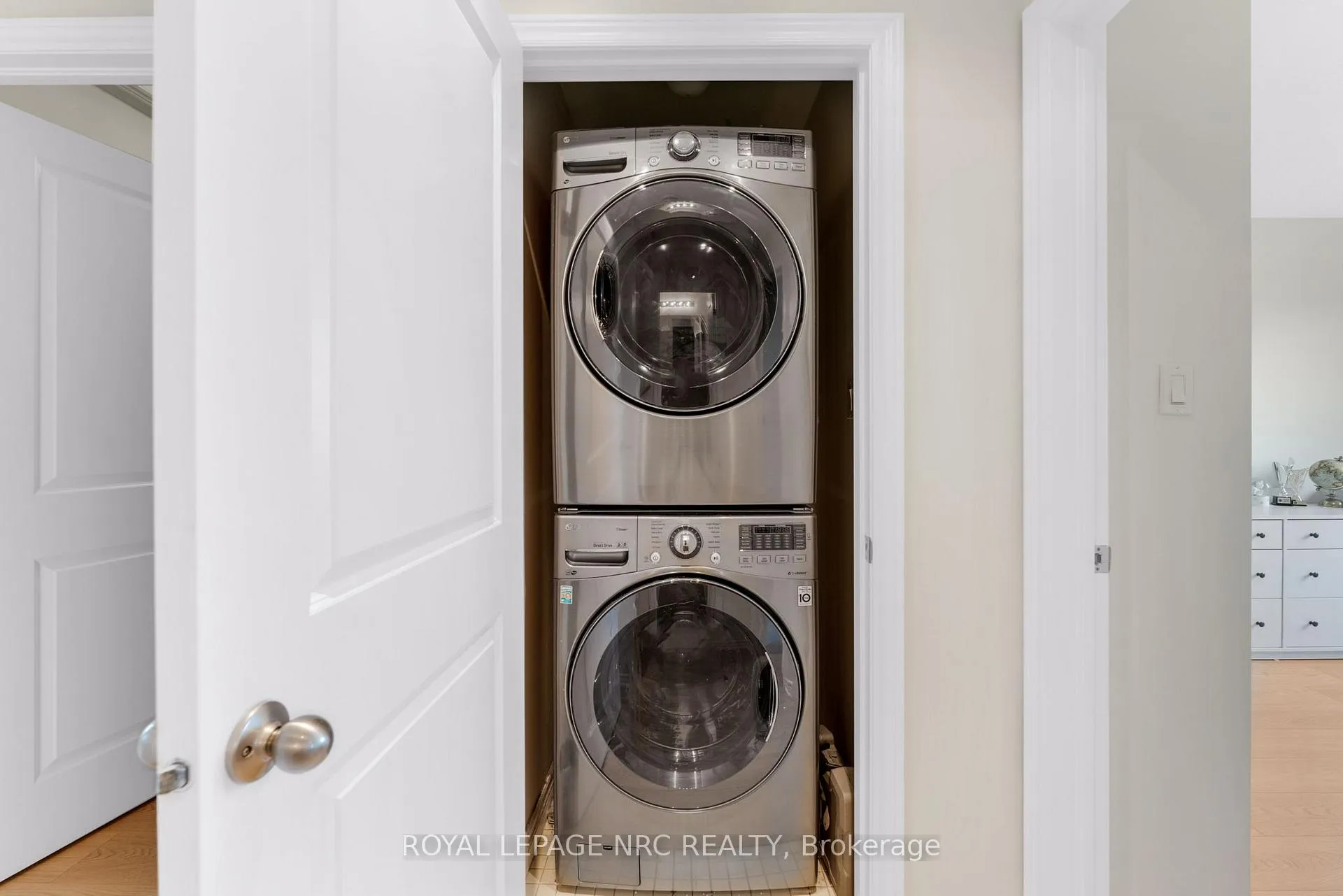 Photo 26 of 21 Pinot Crescent, Hamilton, Stoney Creek — HOMEH
