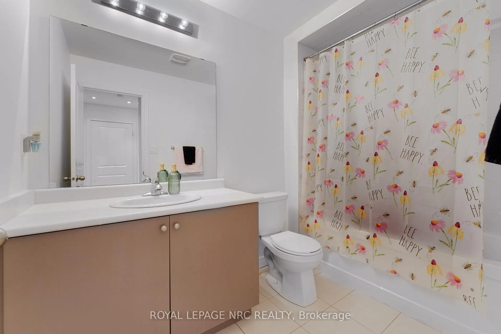 Photo 31 of 21 Pinot Crescent, Hamilton, Stoney Creek — HOMEH