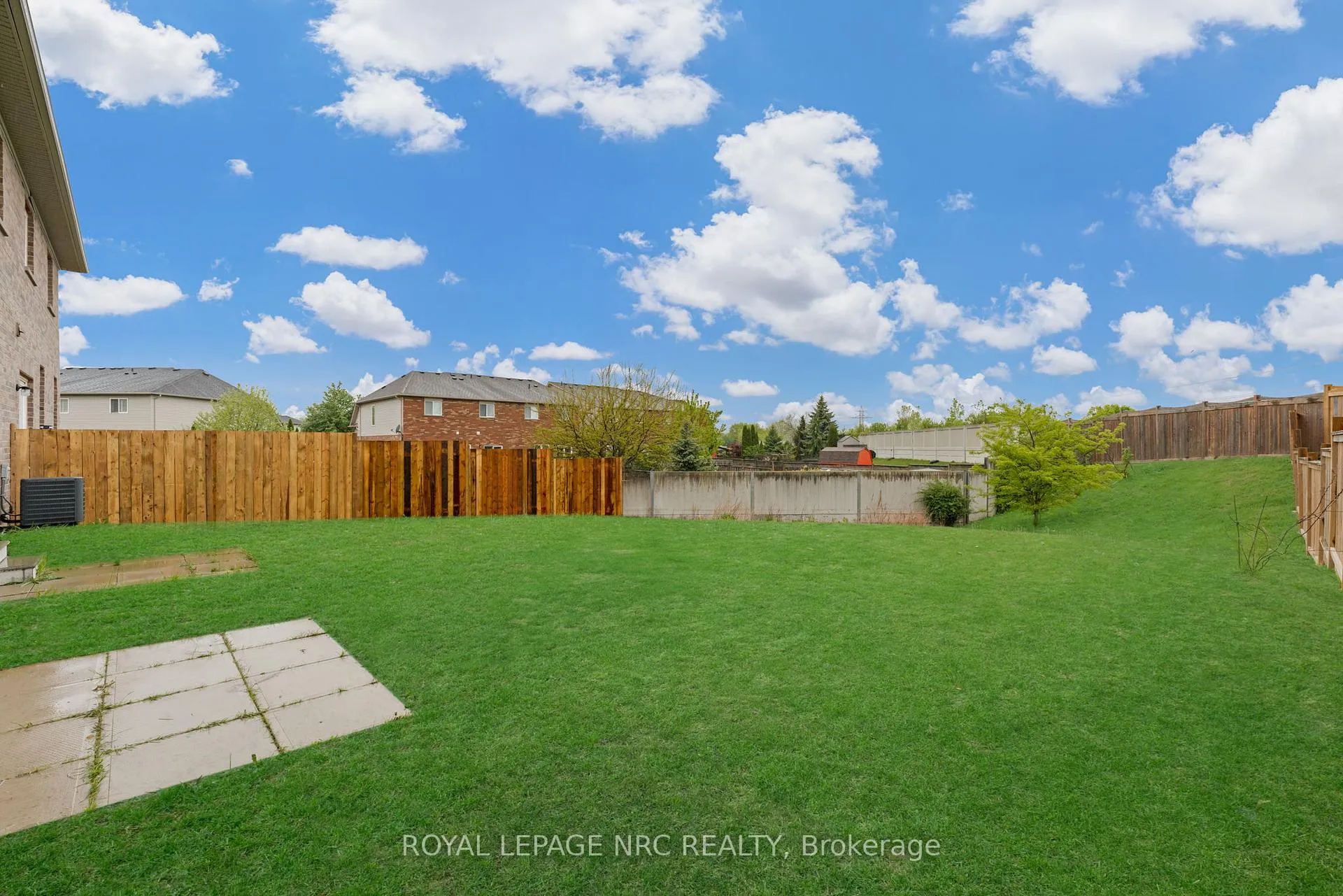 Photo 32 of 21 Pinot Crescent, Hamilton, Stoney Creek — HOMEH