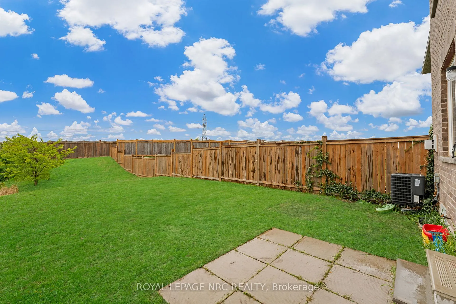 Photo 33 of 21 Pinot Crescent, Hamilton, Stoney Creek — HOMEH
