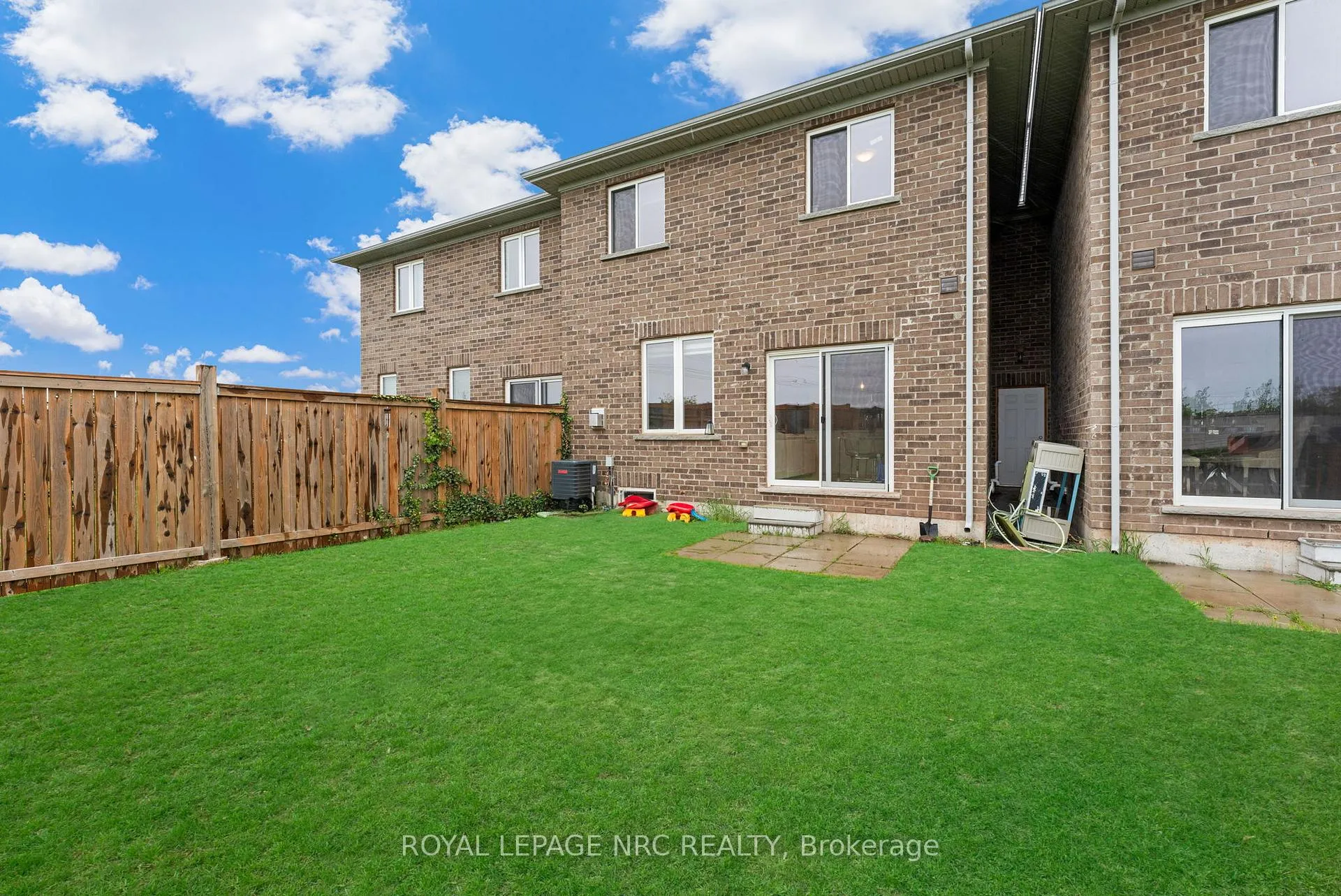 Photo 35 of 21 Pinot Crescent, Hamilton, Stoney Creek — HOMEH