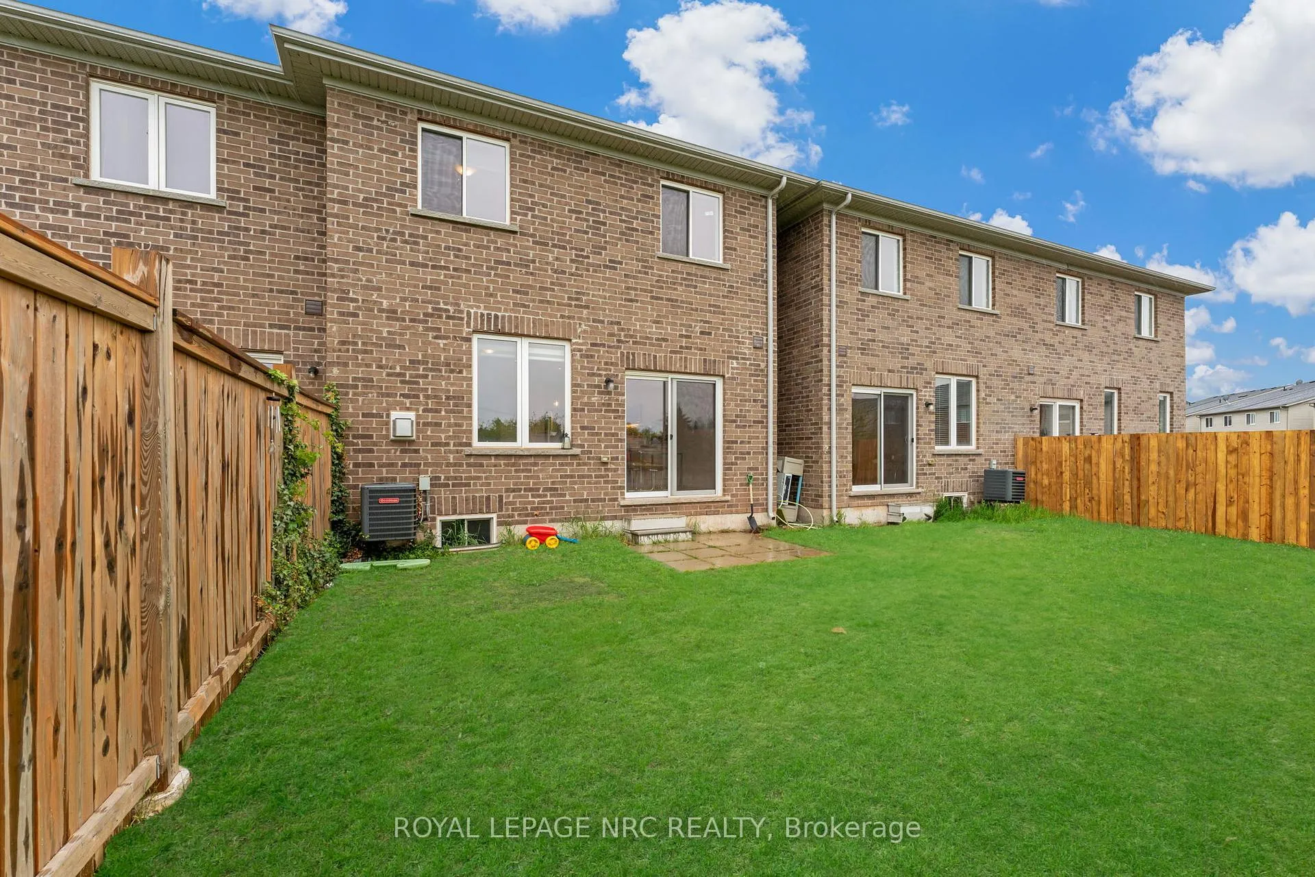 Photo 36 of 21 Pinot Crescent, Hamilton, Stoney Creek — HOMEH