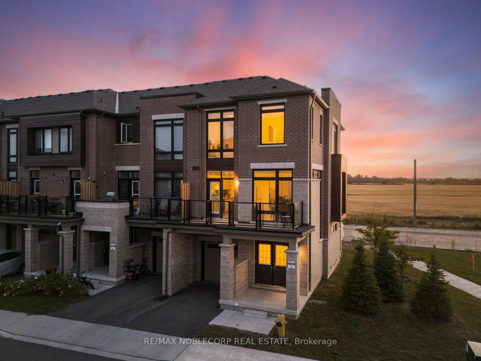 Photo 1 of 75 Holyrood Crescent, Vaughan, Kleinburg — HOMEH