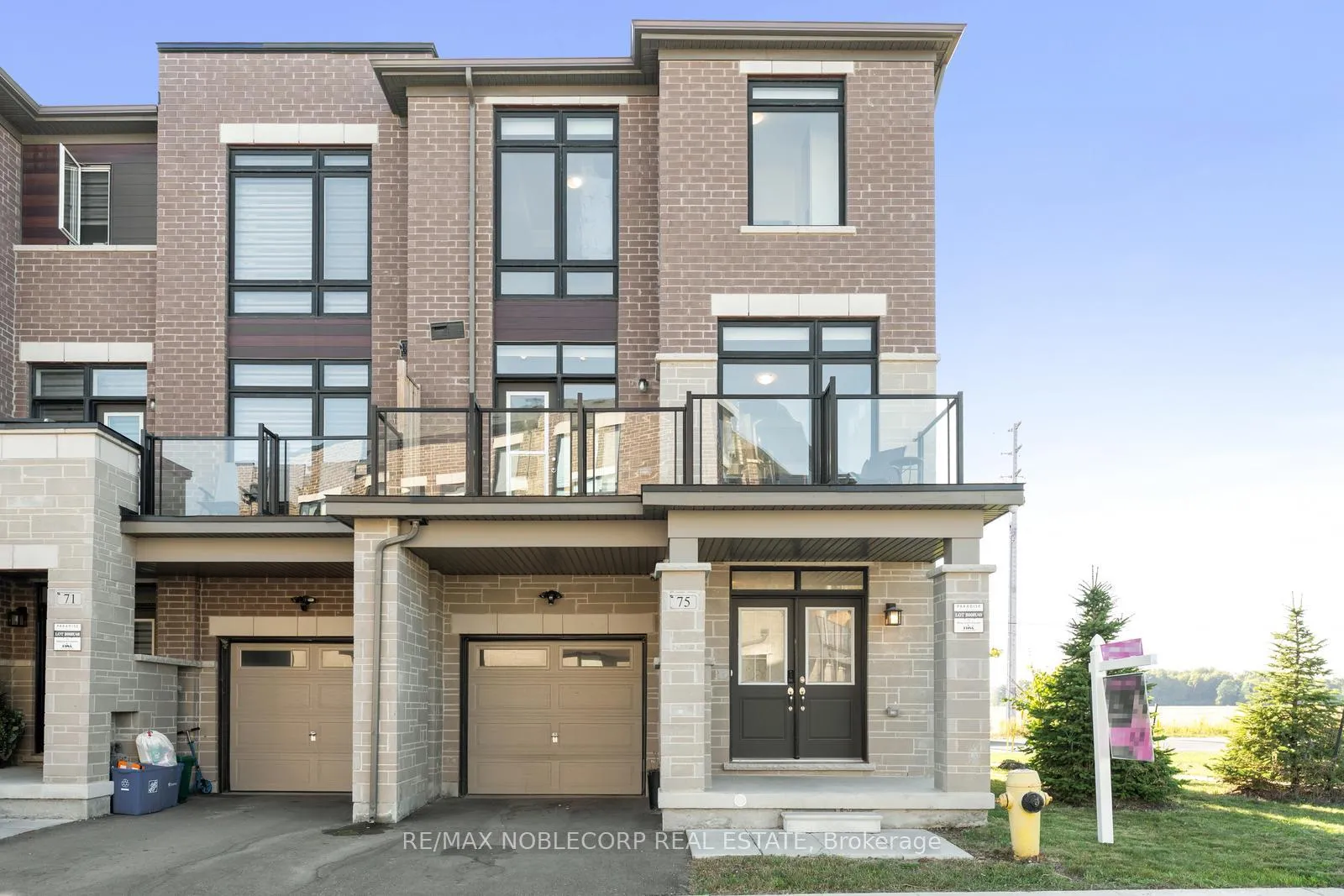 Photo 2 of 75 Holyrood Crescent, Vaughan, Kleinburg — HOMEH