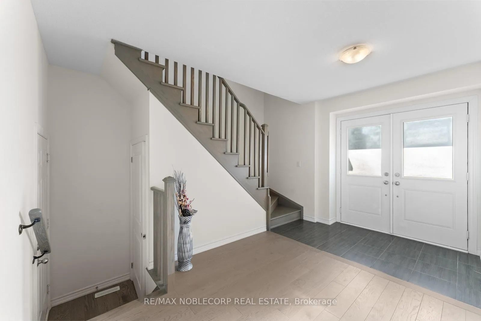 Photo 12 of 75 Holyrood Crescent, Vaughan, Kleinburg — HOMEH