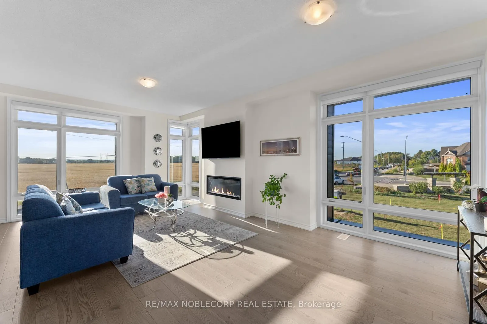 Photo 13 of 75 Holyrood Crescent, Vaughan, Kleinburg — HOMEH