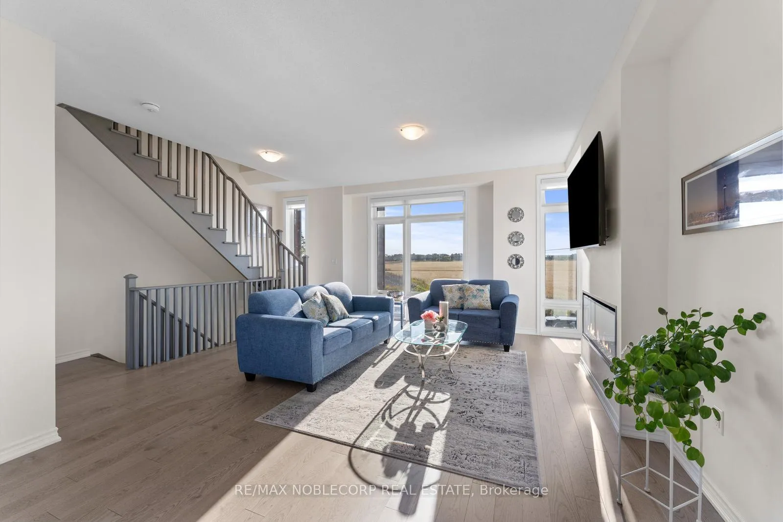 Photo 14 of 75 Holyrood Crescent, Vaughan, Kleinburg — HOMEH
