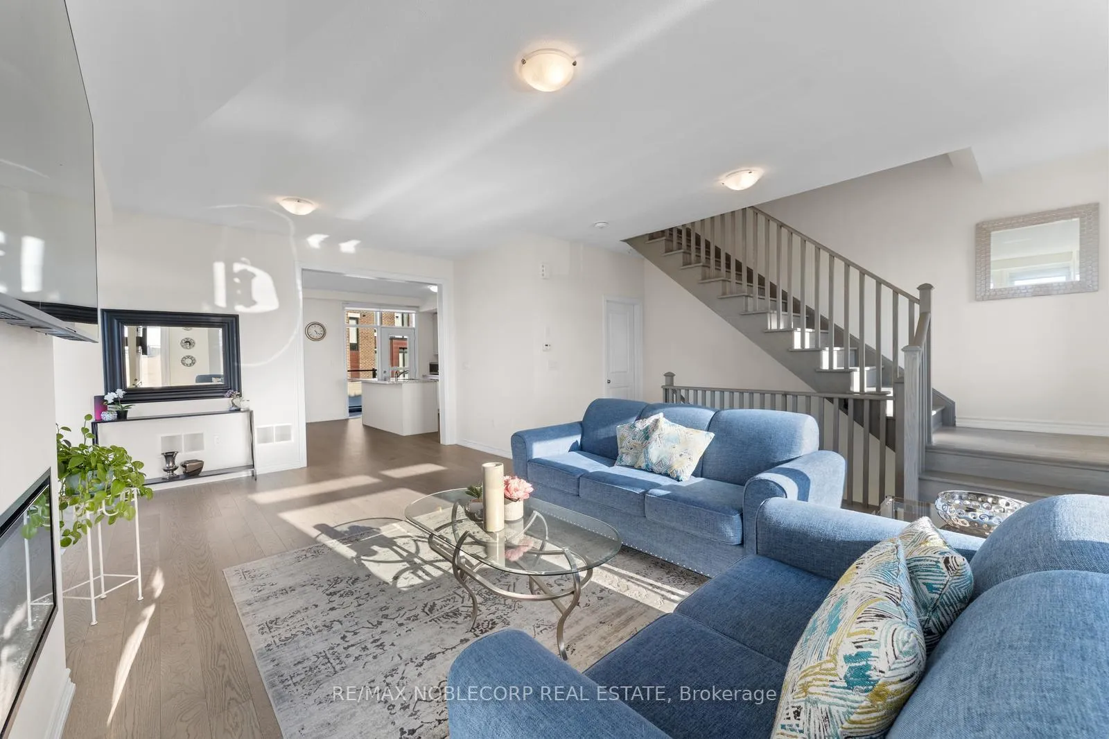 Photo 17 of 75 Holyrood Crescent, Vaughan, Kleinburg — HOMEH