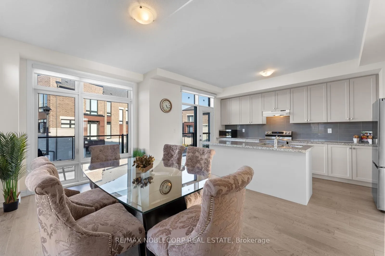 Photo 18 of 75 Holyrood Crescent, Vaughan, Kleinburg — HOMEH