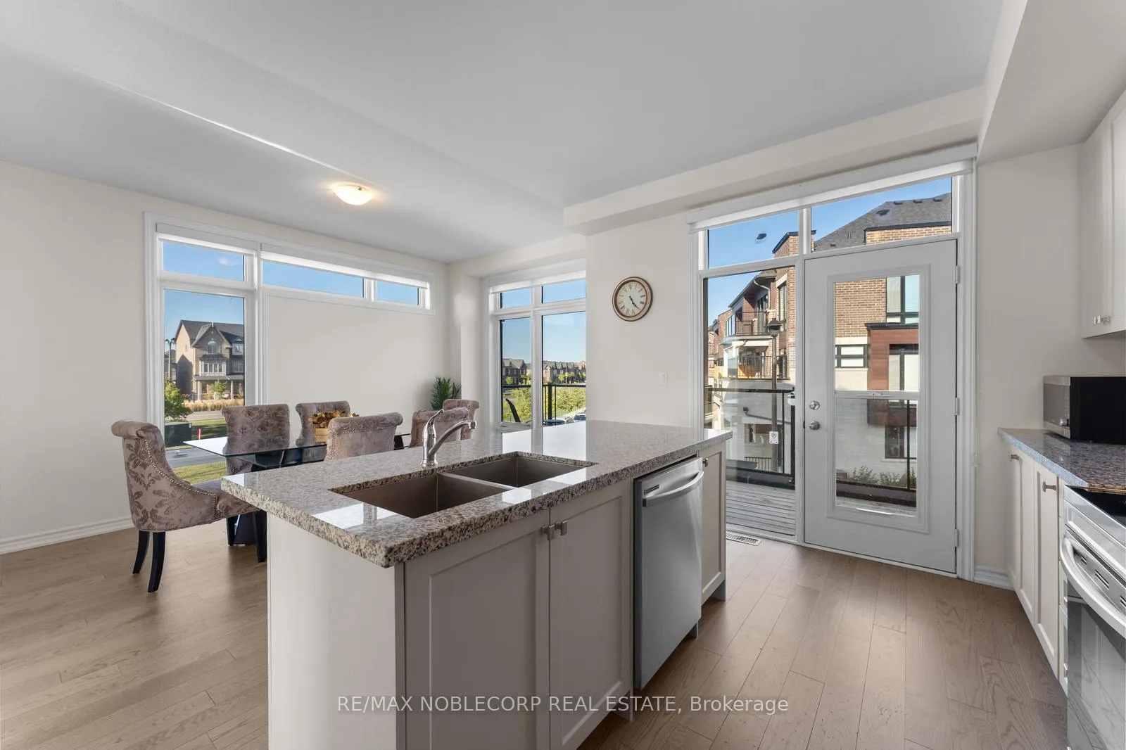 Photo 22 of 75 Holyrood Crescent, Vaughan, Kleinburg — HOMEH