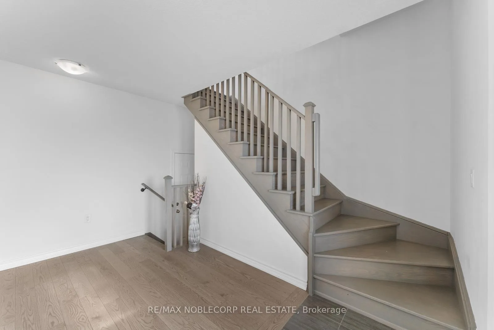 Photo 38 of 75 Holyrood Crescent, Vaughan, Kleinburg — HOMEH