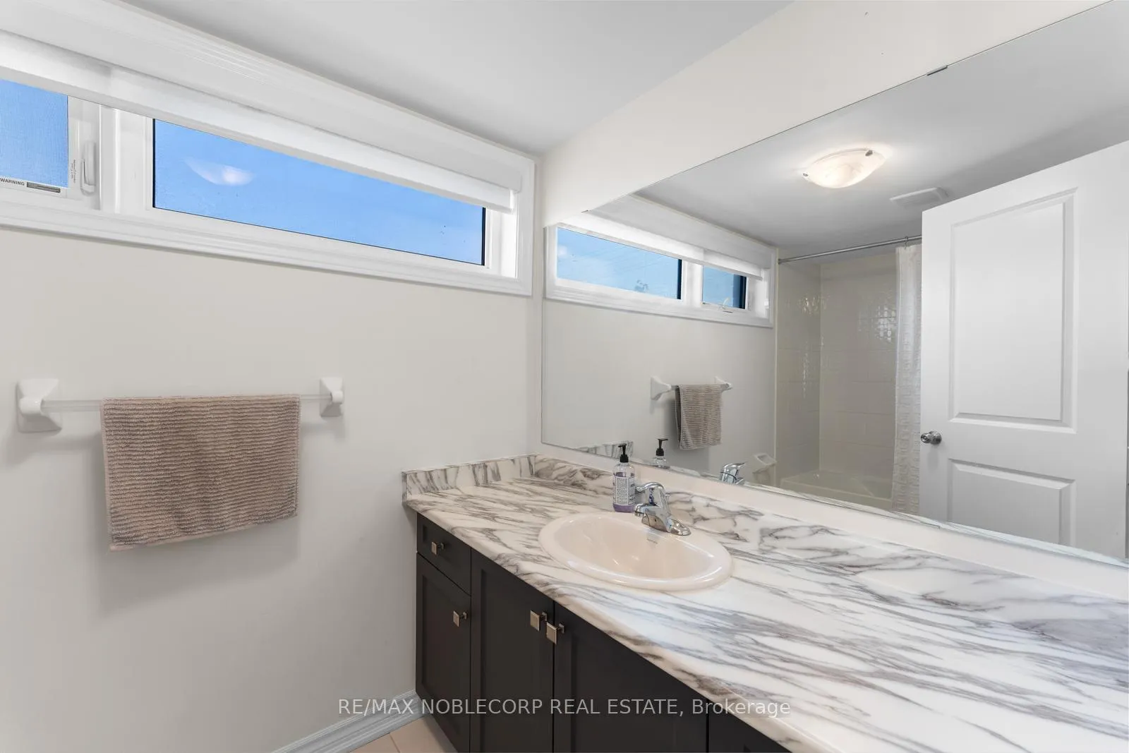 Photo 39 of 75 Holyrood Crescent, Vaughan, Kleinburg — HOMEH