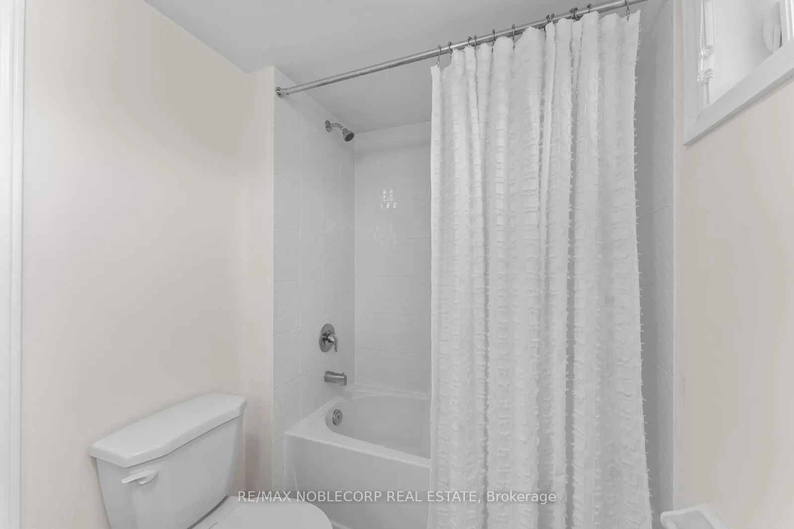 Photo 40 of 75 Holyrood Crescent, Vaughan, Kleinburg — HOMEH