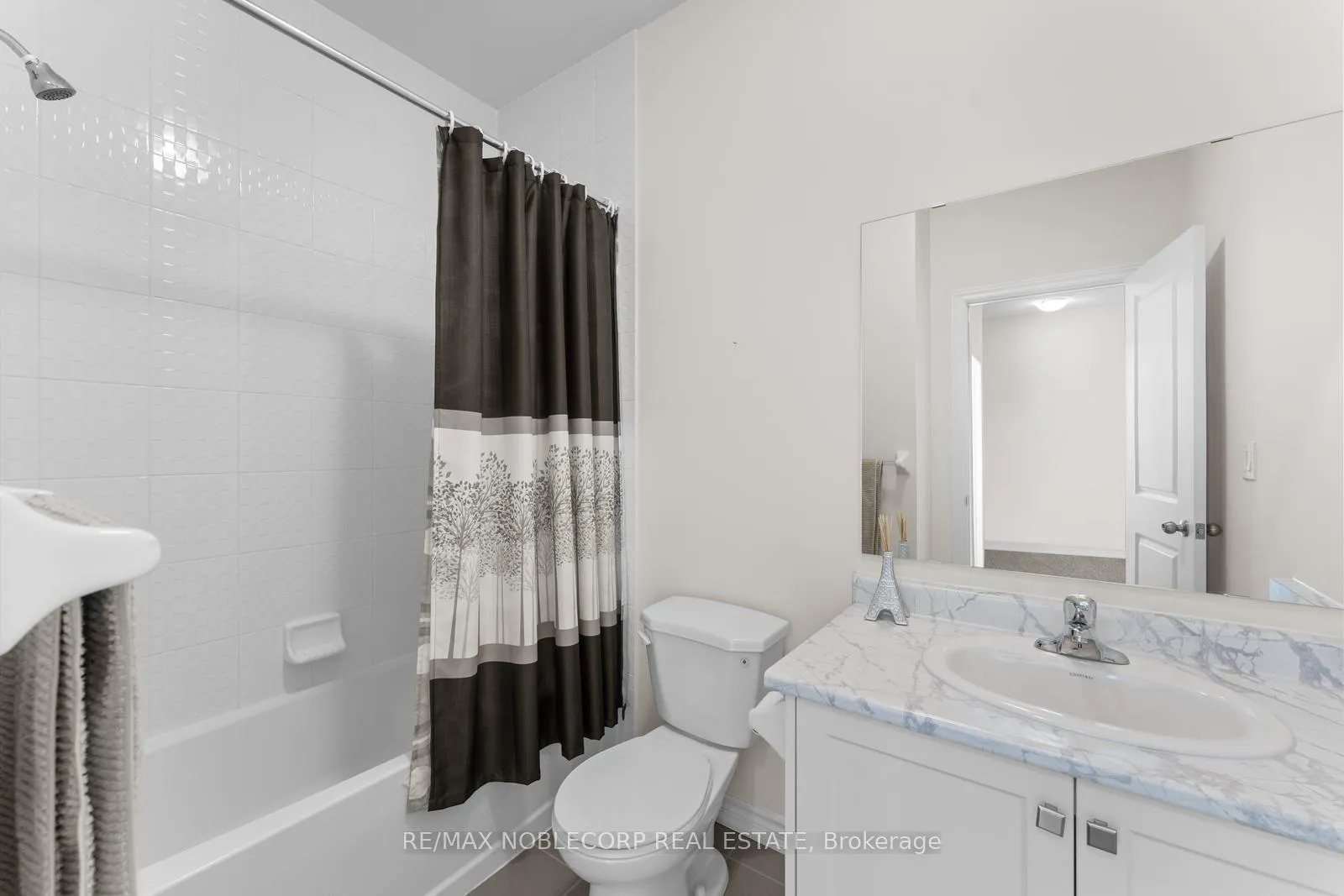 Photo 41 of 75 Holyrood Crescent, Vaughan, Kleinburg — HOMEH