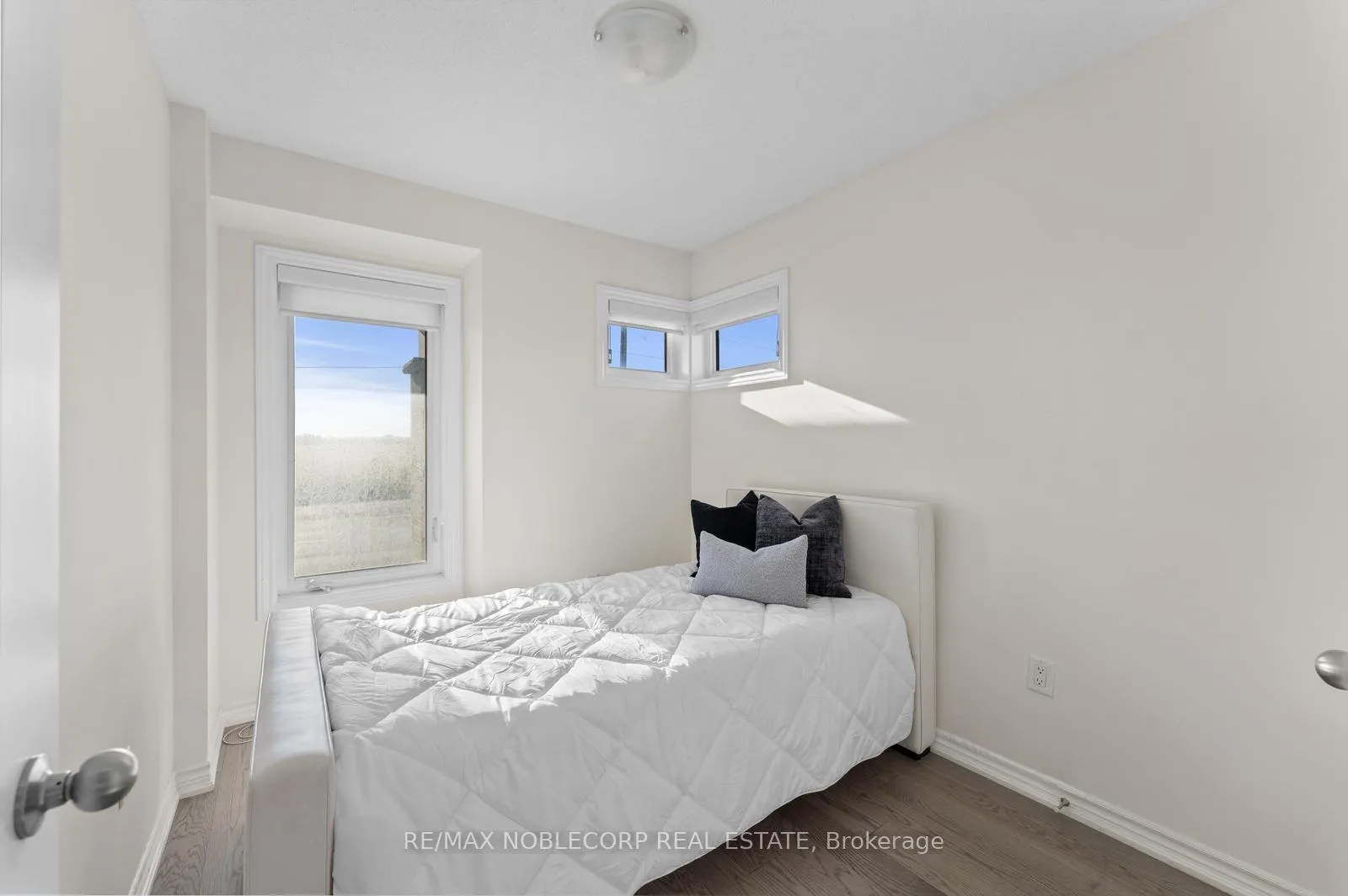 Photo 42 of 75 Holyrood Crescent, Vaughan, Kleinburg — HOMEH