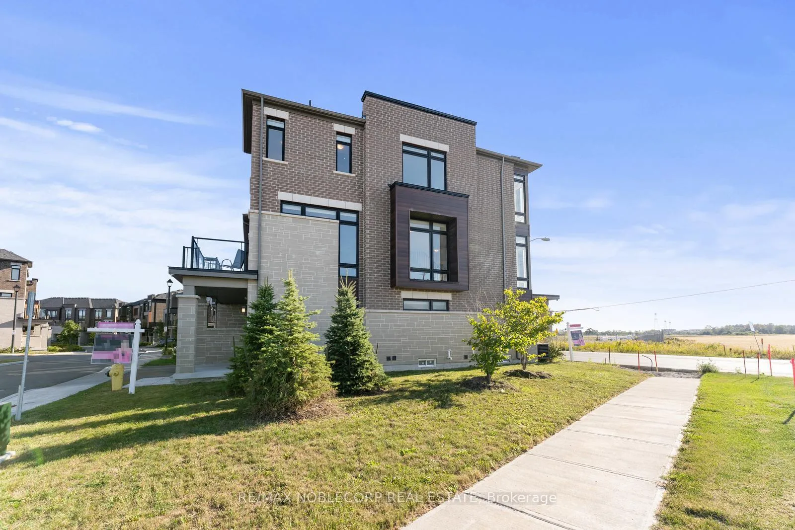 Photo 47 of 75 Holyrood Crescent, Vaughan, Kleinburg — HOMEH