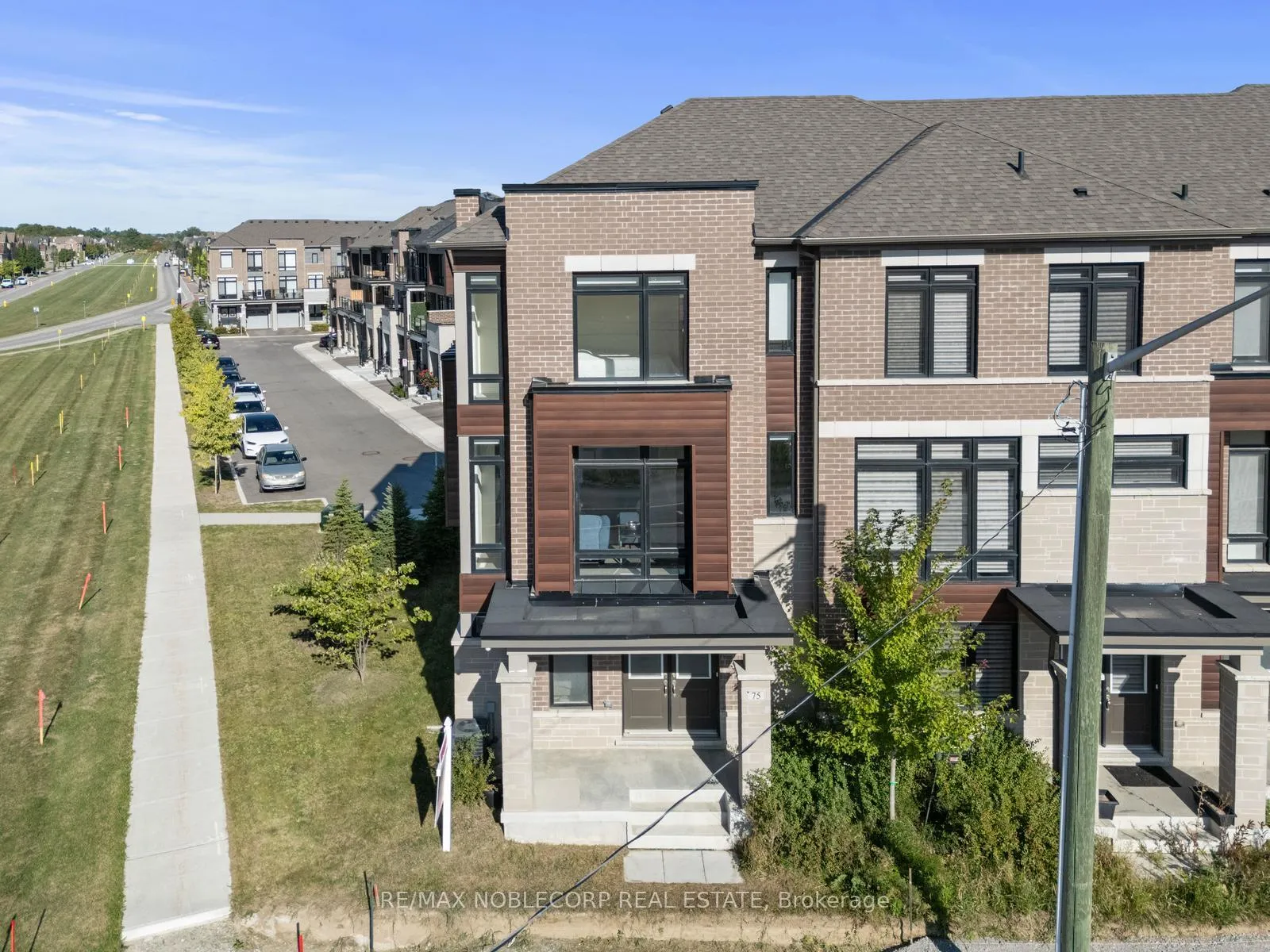 Photo 48 of 75 Holyrood Crescent, Vaughan, Kleinburg — HOMEH