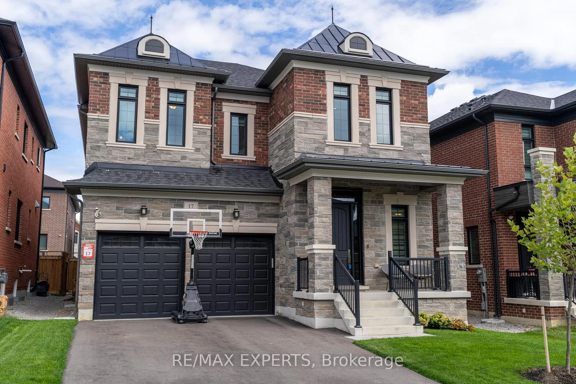 Photo 2 of 17 Kinburn Crescent, Vaughan, Vellore Village — HOMEH