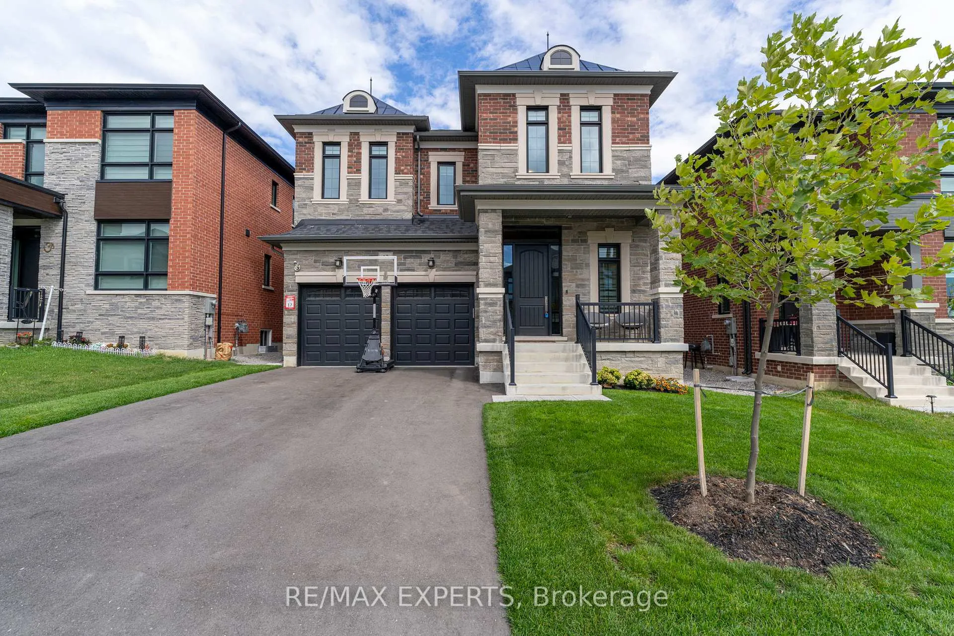 Photo 3 of 17 Kinburn Crescent, Vaughan, Vellore Village — HOMEH