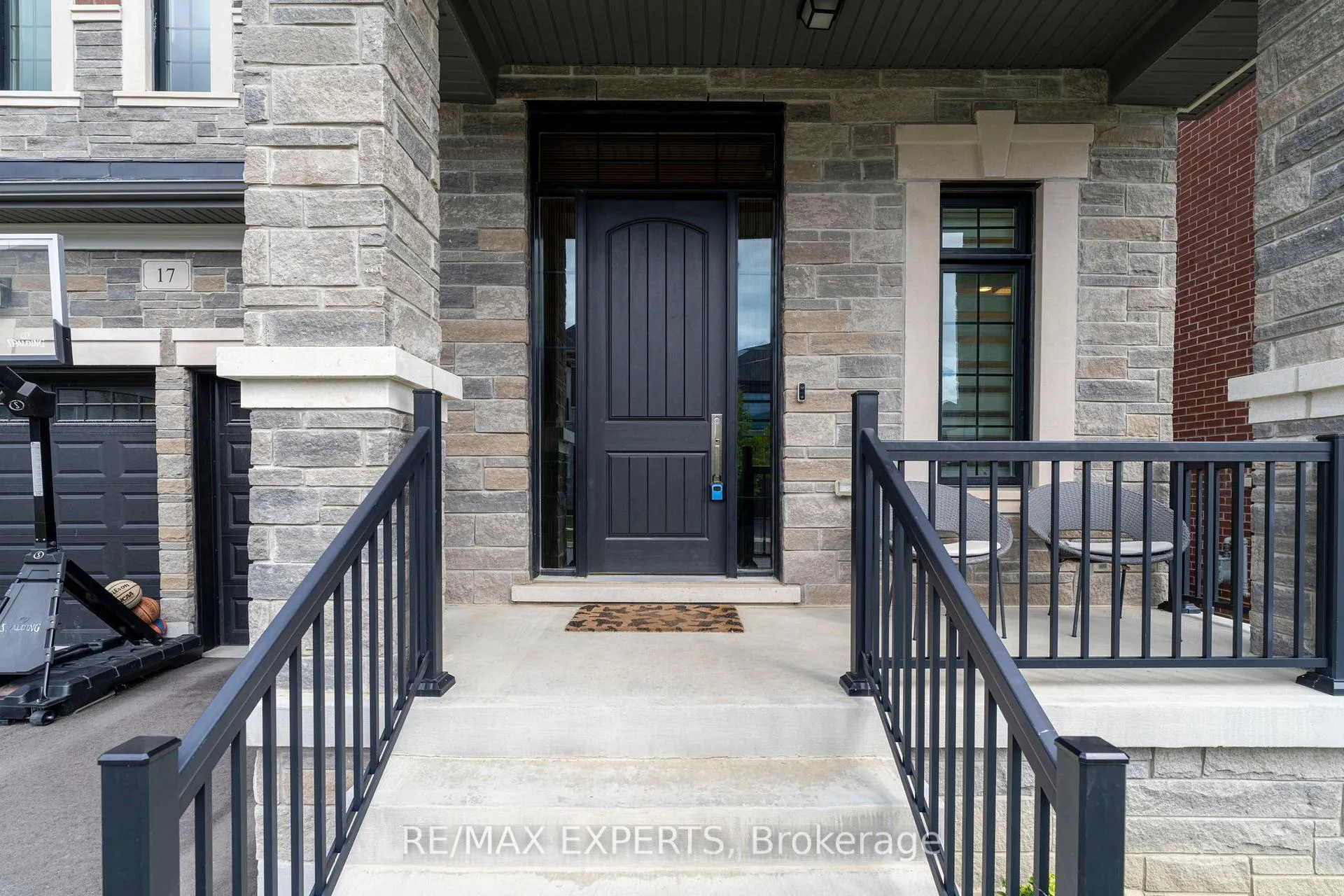 Photo 6 of 17 Kinburn Crescent, Vaughan, Vellore Village — HOMEH