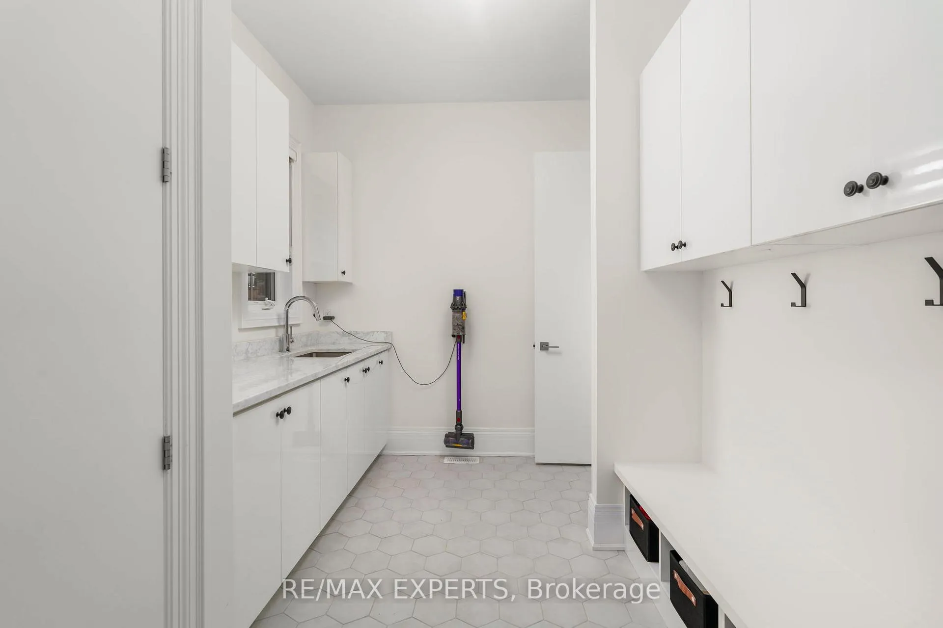 Photo 19 of 17 Kinburn Crescent, Vaughan, Vellore Village — HOMEH