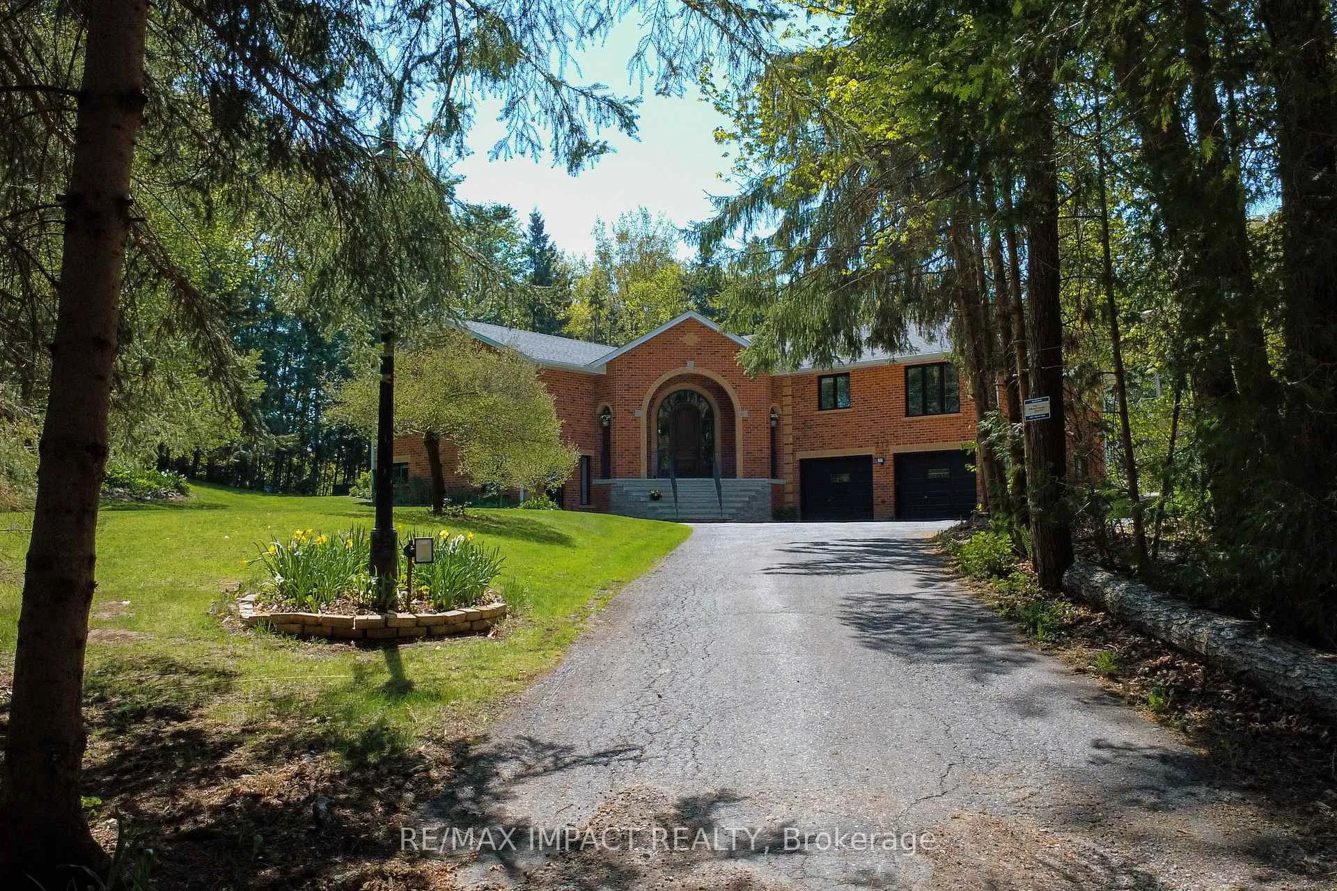 Front of 215 Raglan Road W