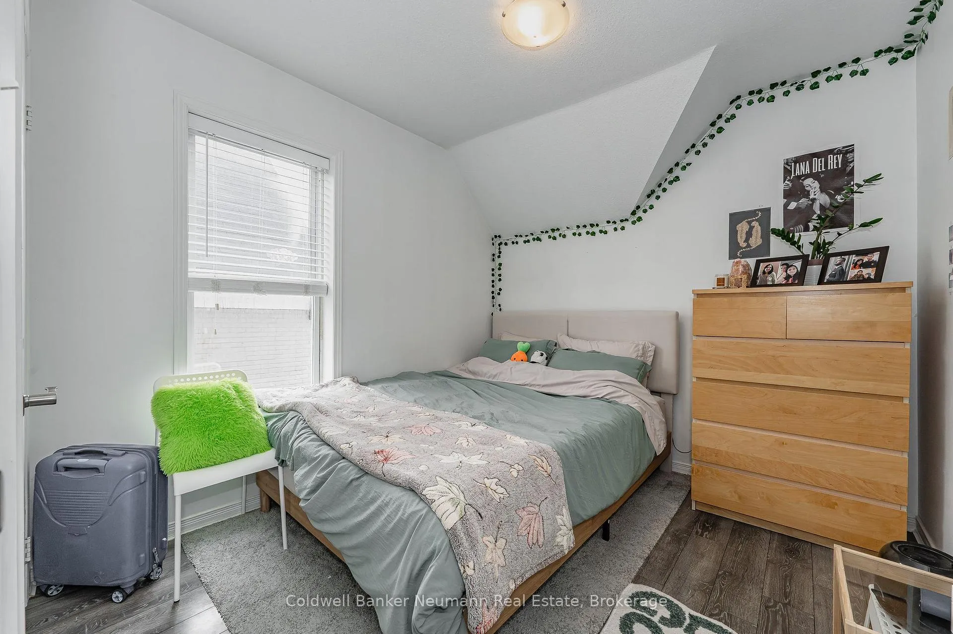 Photo 10 of 155 Weber Street E, Kitchener — HOMEH