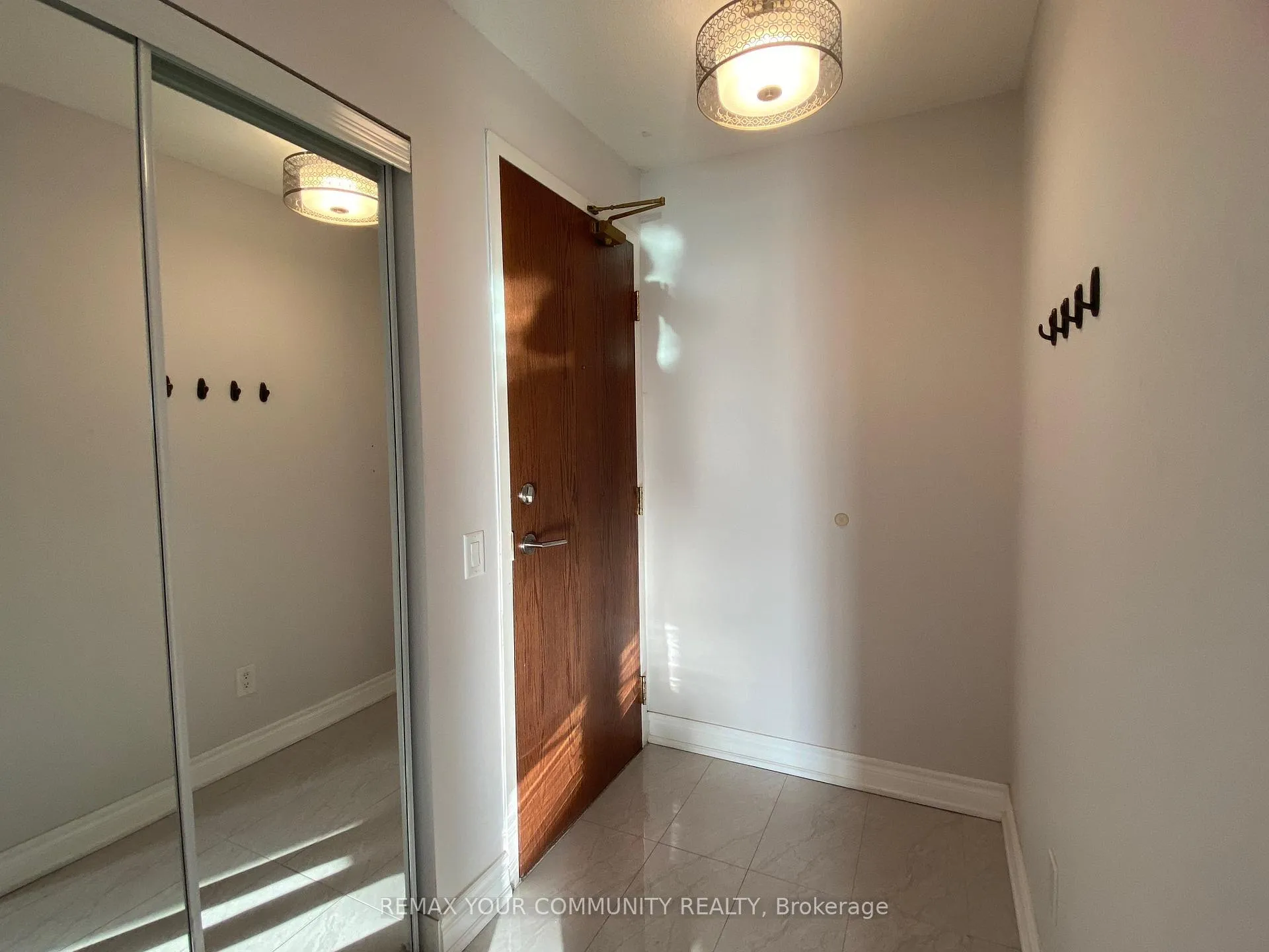 Photo 8 of Unit LPH10, 23 Oneida Crescent, Richmond Hill, Langstaff — HOMEH